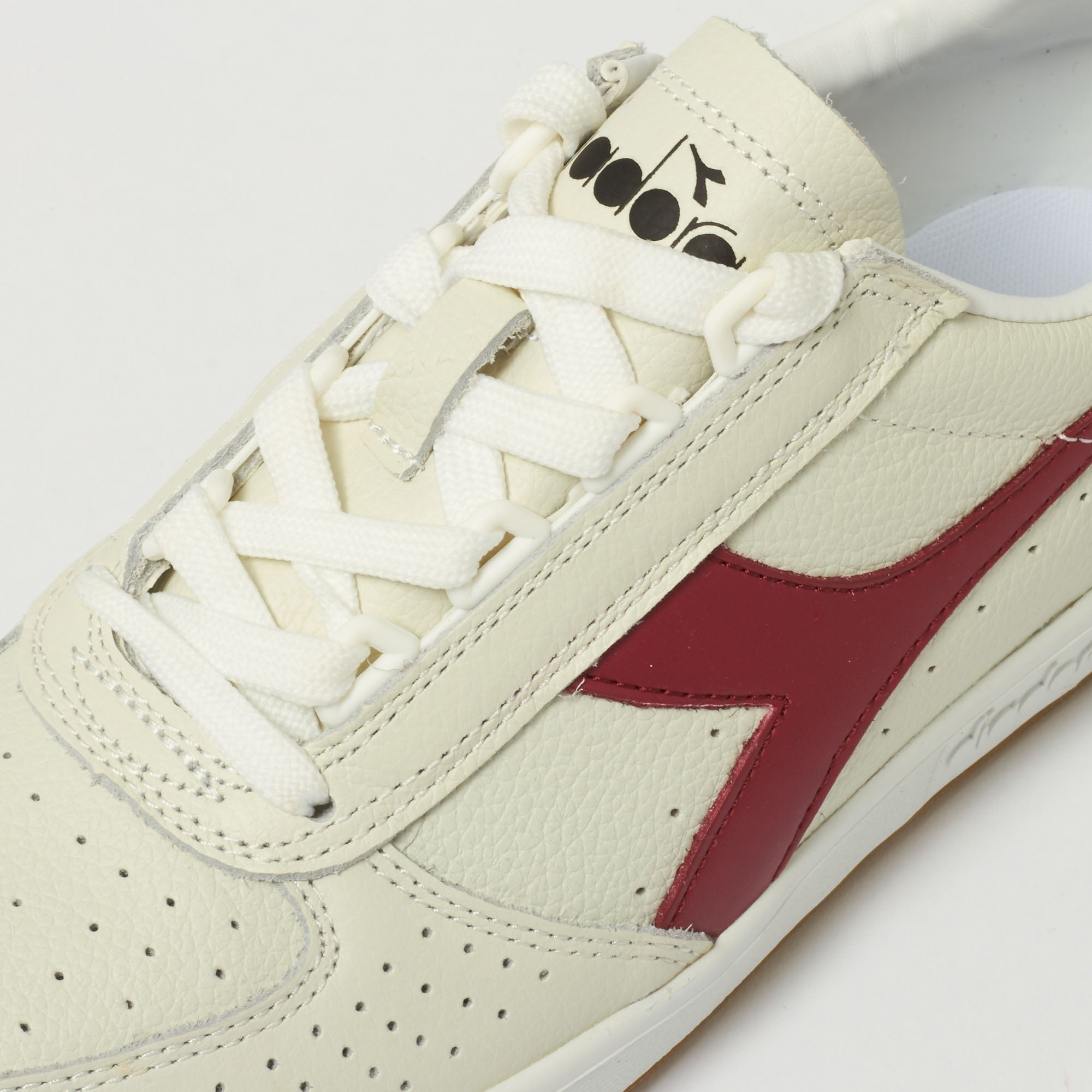 Diadora Borg Elite - White & Tibetan Red