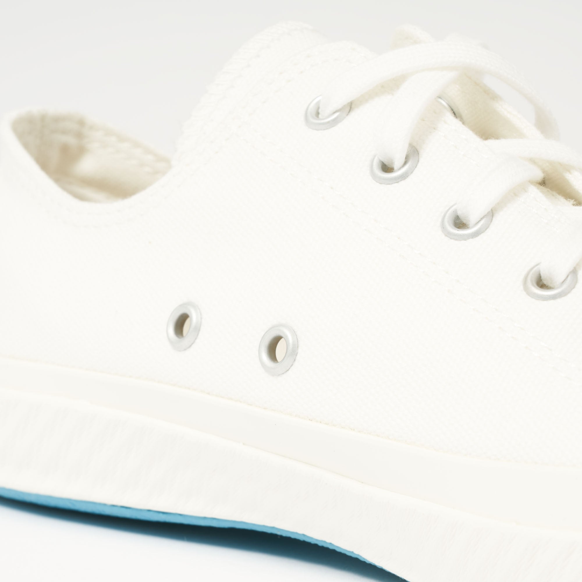 01JP Canvas Sneakers - Pure White