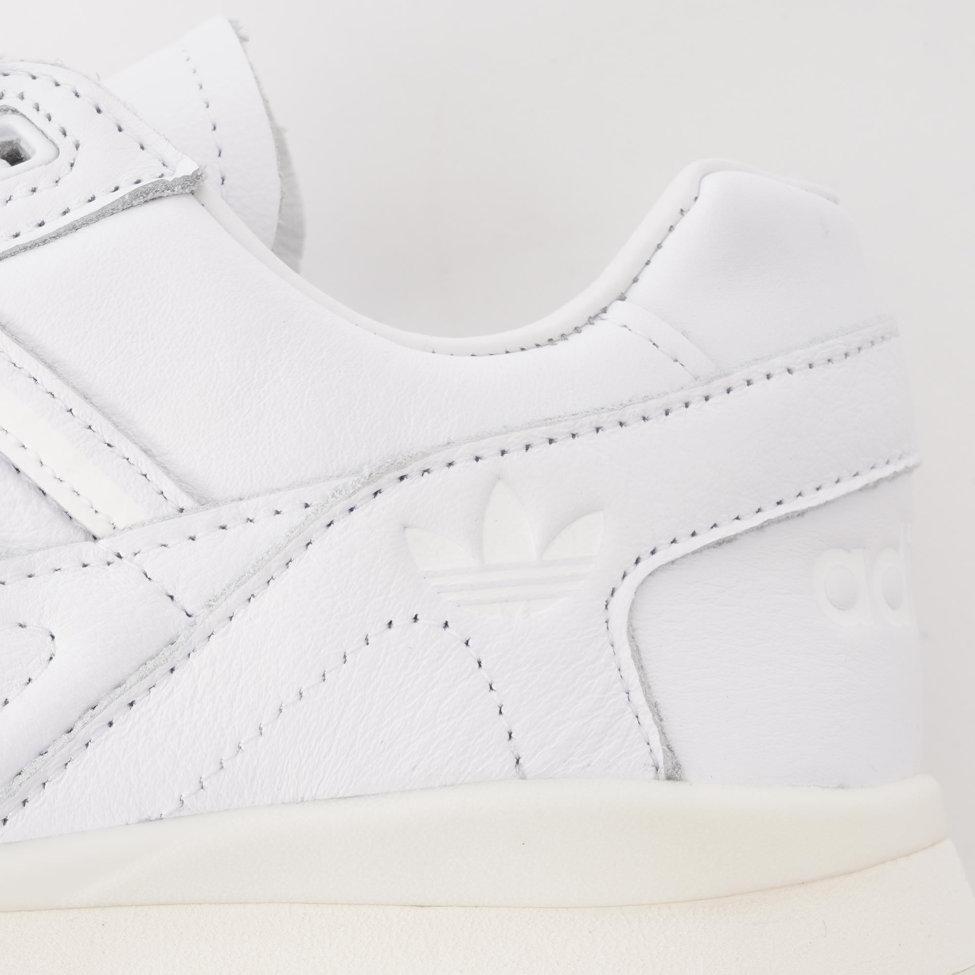 Adidas Originals A.R. Trainer - FTW White & Off White