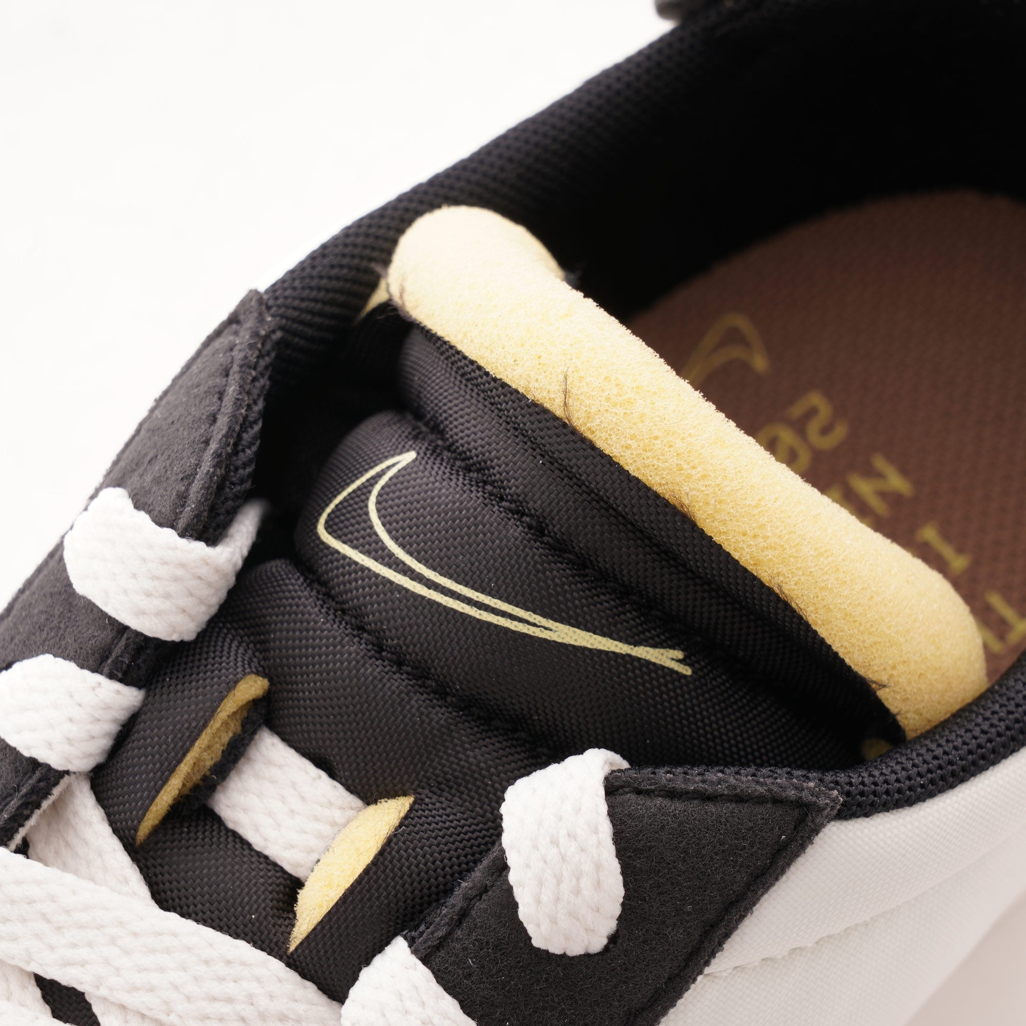Nike Drop Type LX - Sail/Black/Bicycle Yellow