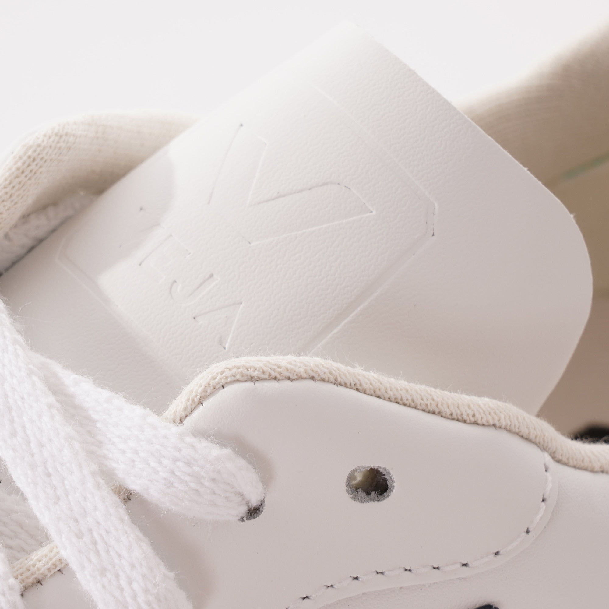 V-10 Leather - Extra White & Nautico Pekin