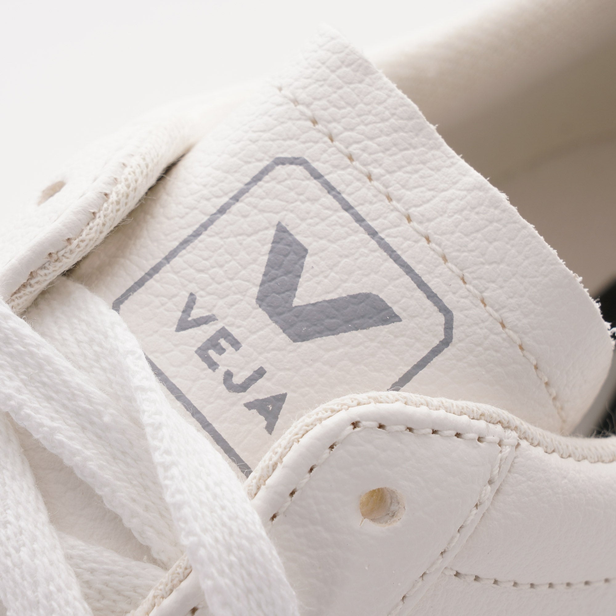 Veja Campo Chromefree Leather - White
