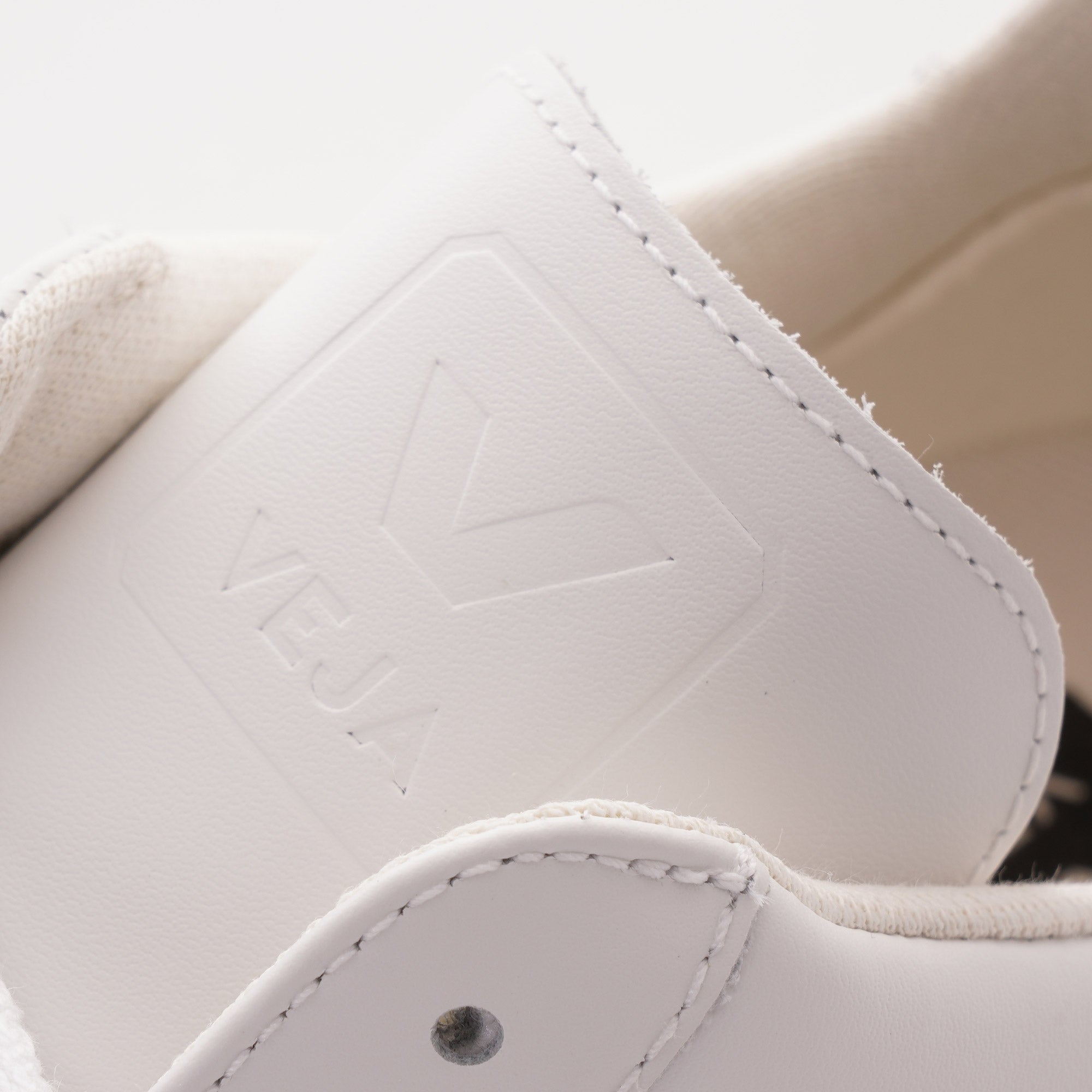 V-12 Leather - Extra White