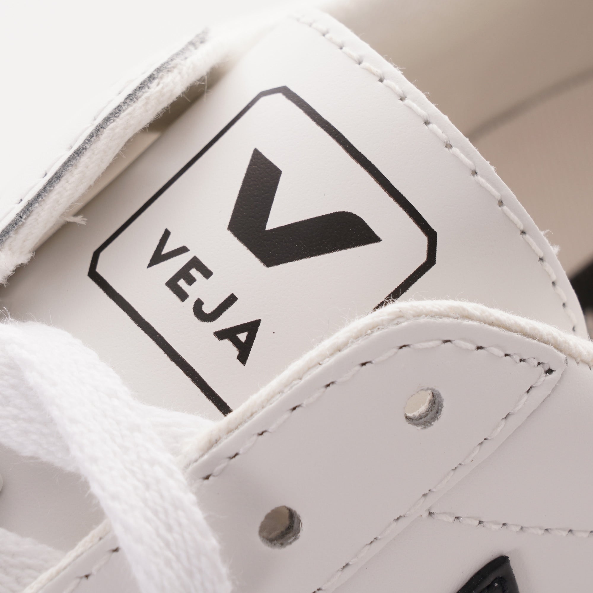 Veja Esplar Leather Womens - White & Black