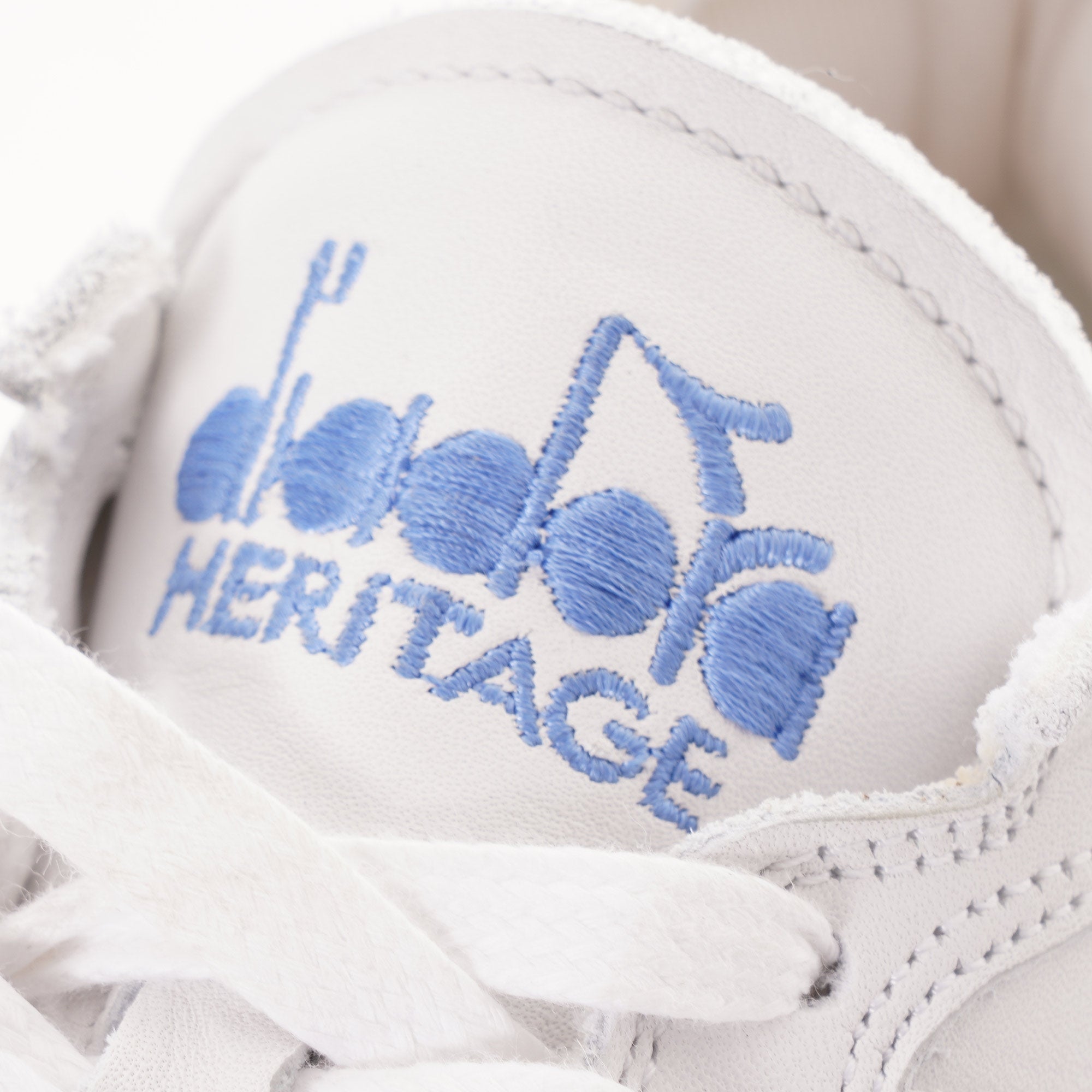 MI Basket Row Cut - White/Vista Blue