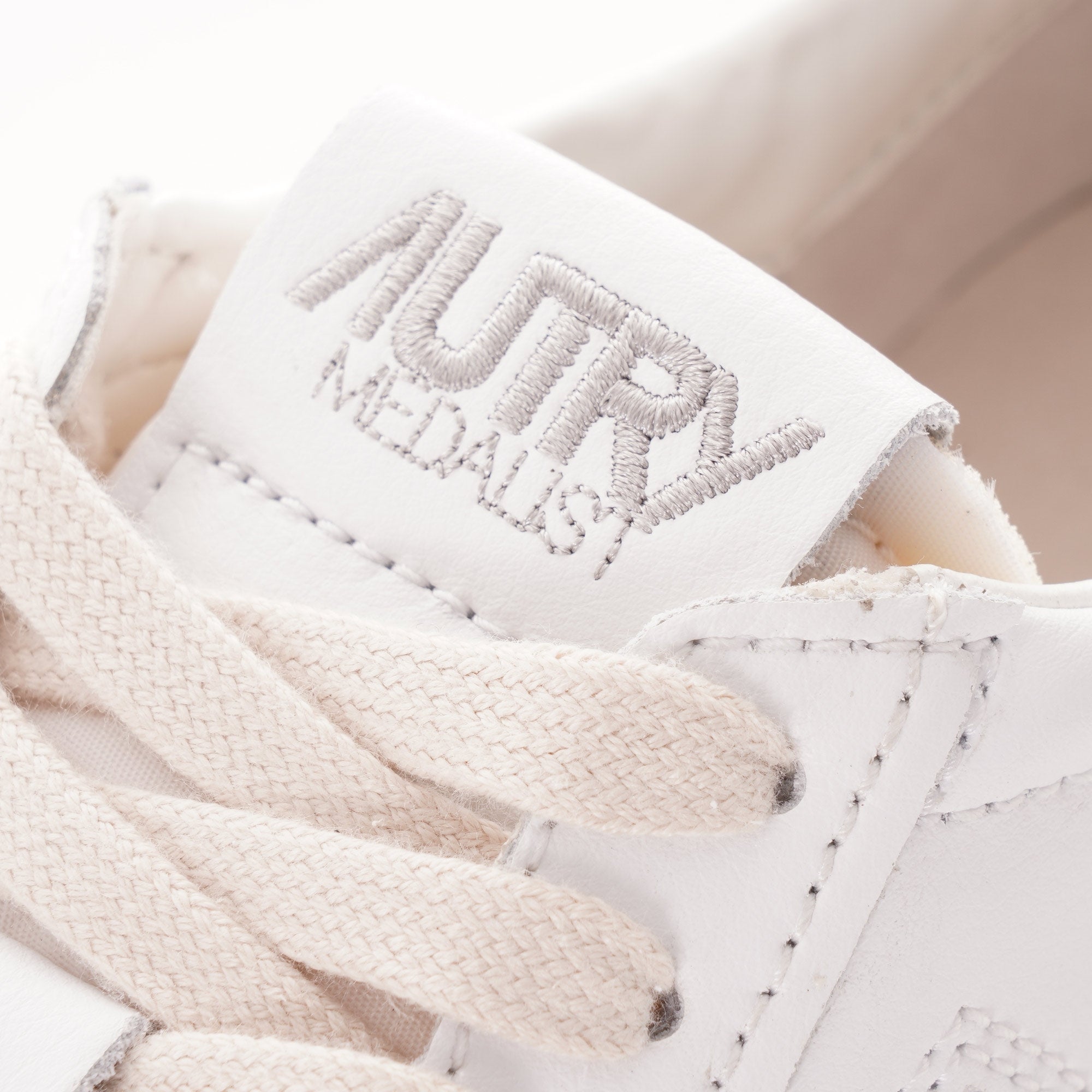 Autry Action Shoes Low Leather/Suede - White