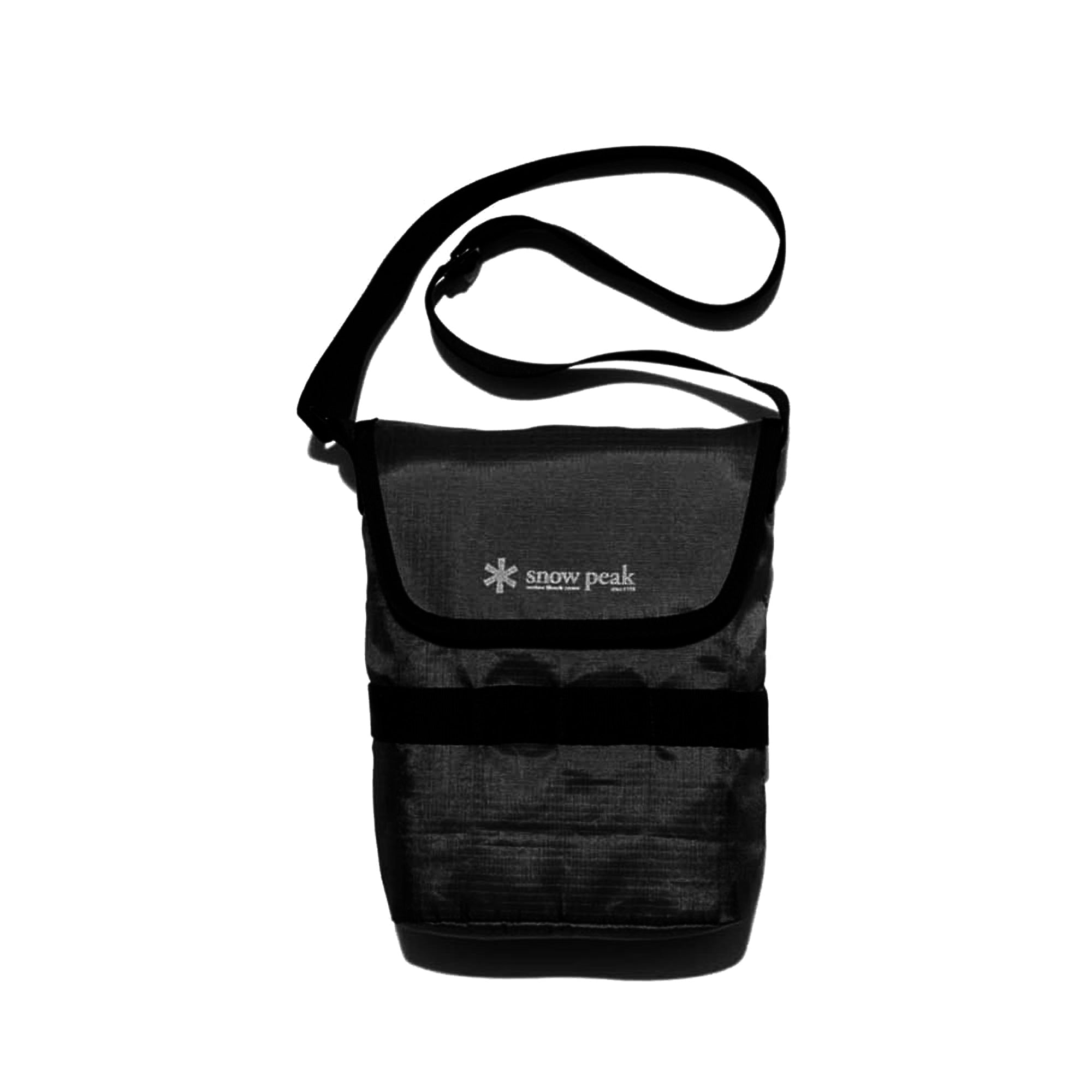 Black shoulder bag with the Snow Peak logo.