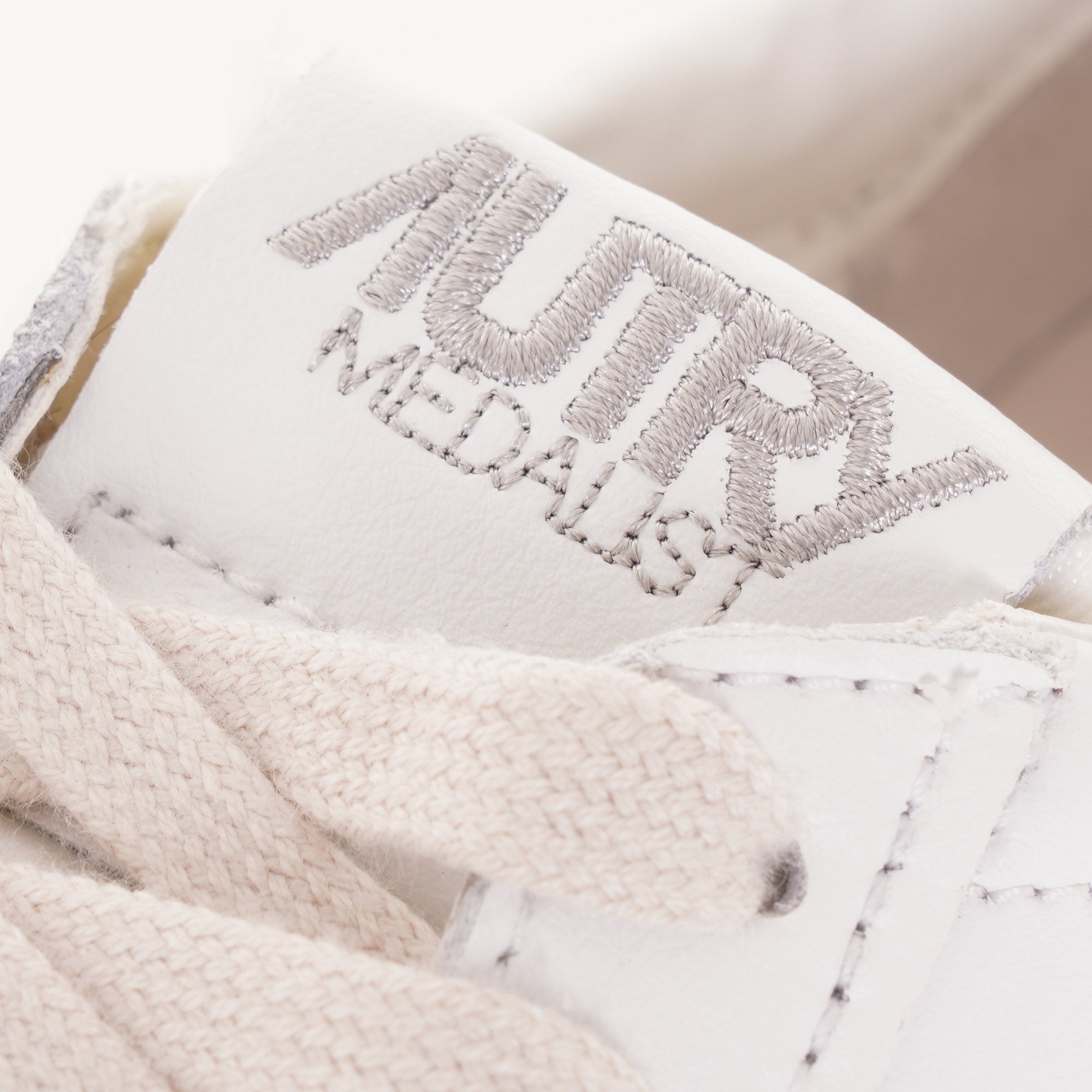 Autry Action Shoes Low Leather/Suede - White/Orange
