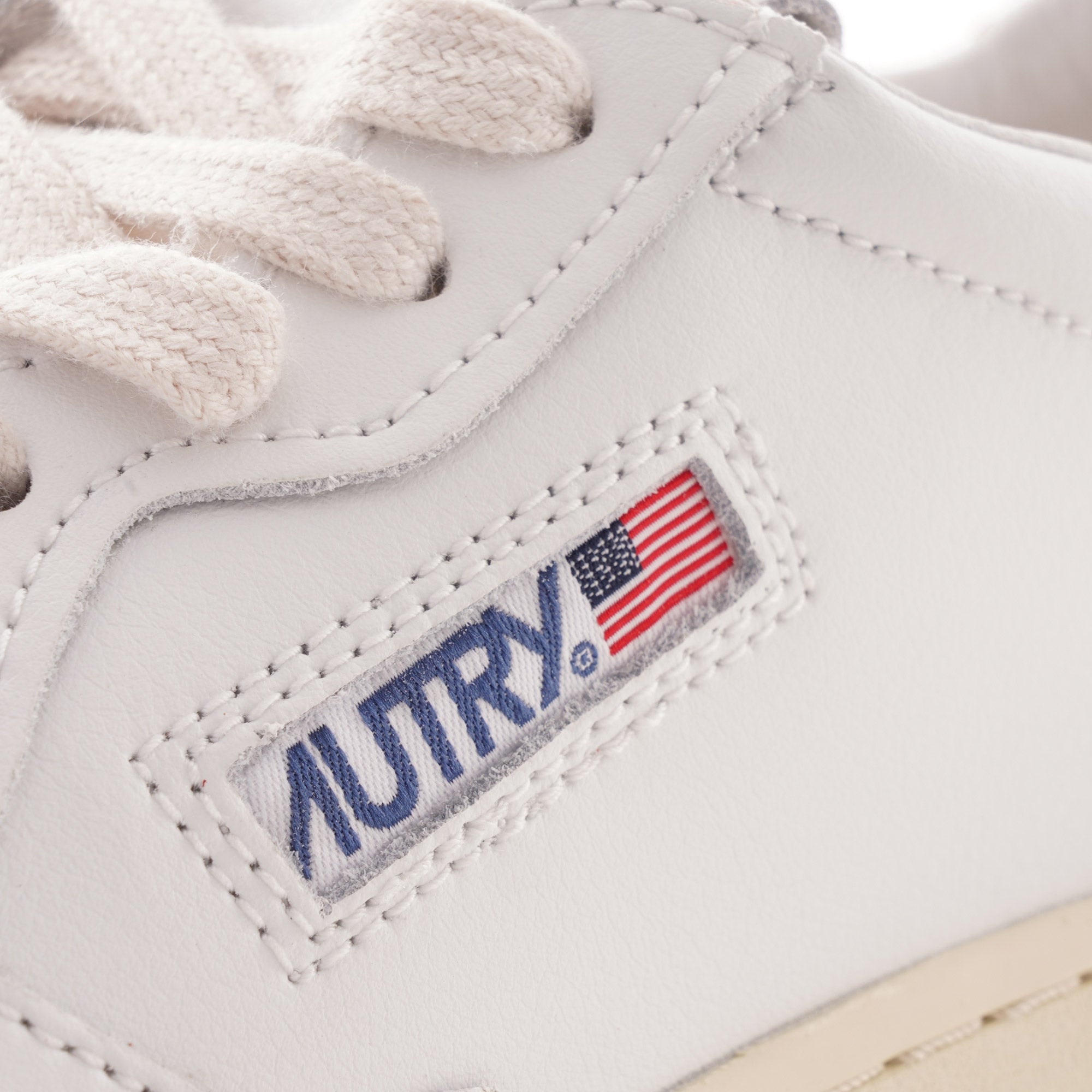 Action Shoes Low Leather - White/Taupe