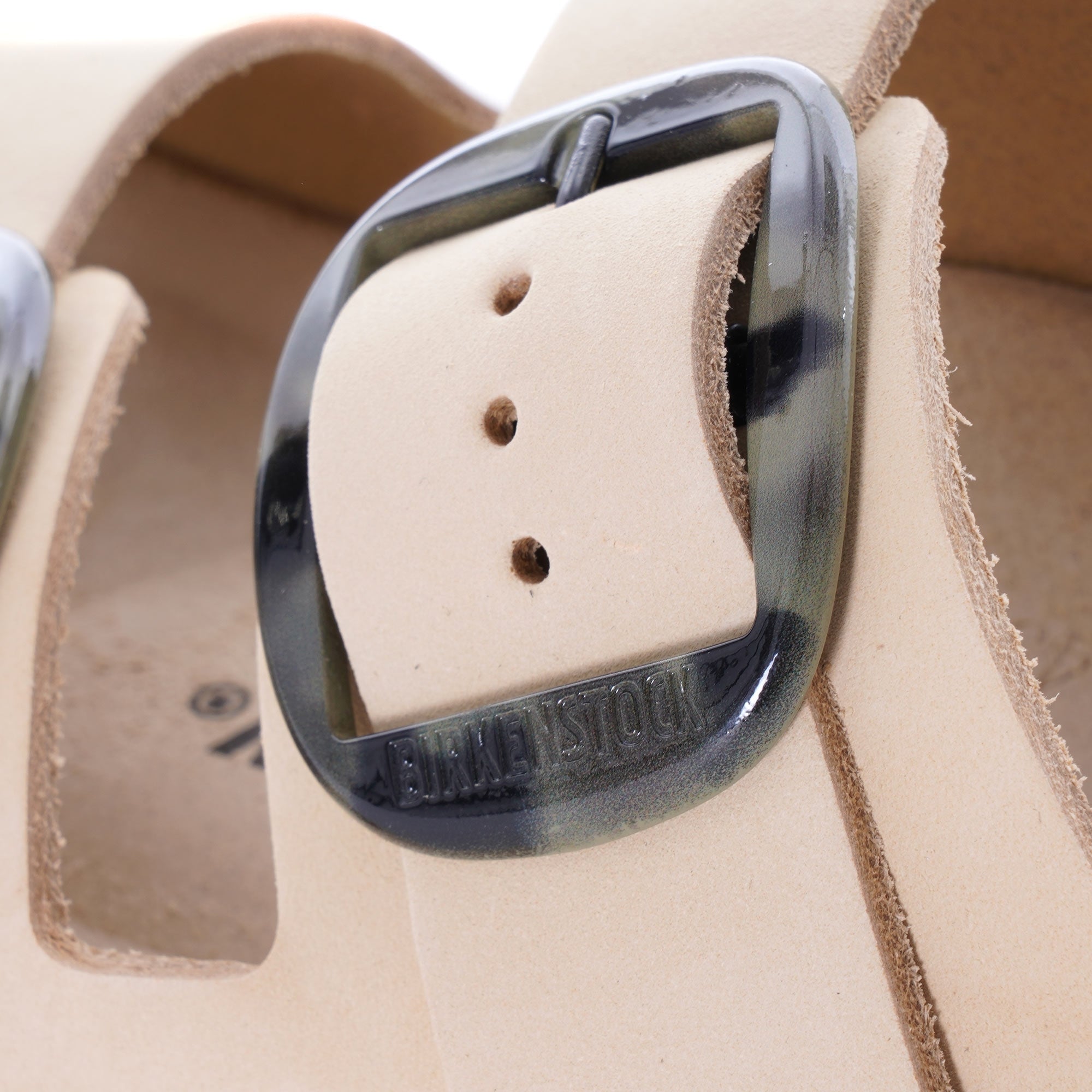 Womens Nubuck Leather Arizona Big Buckle - Almond