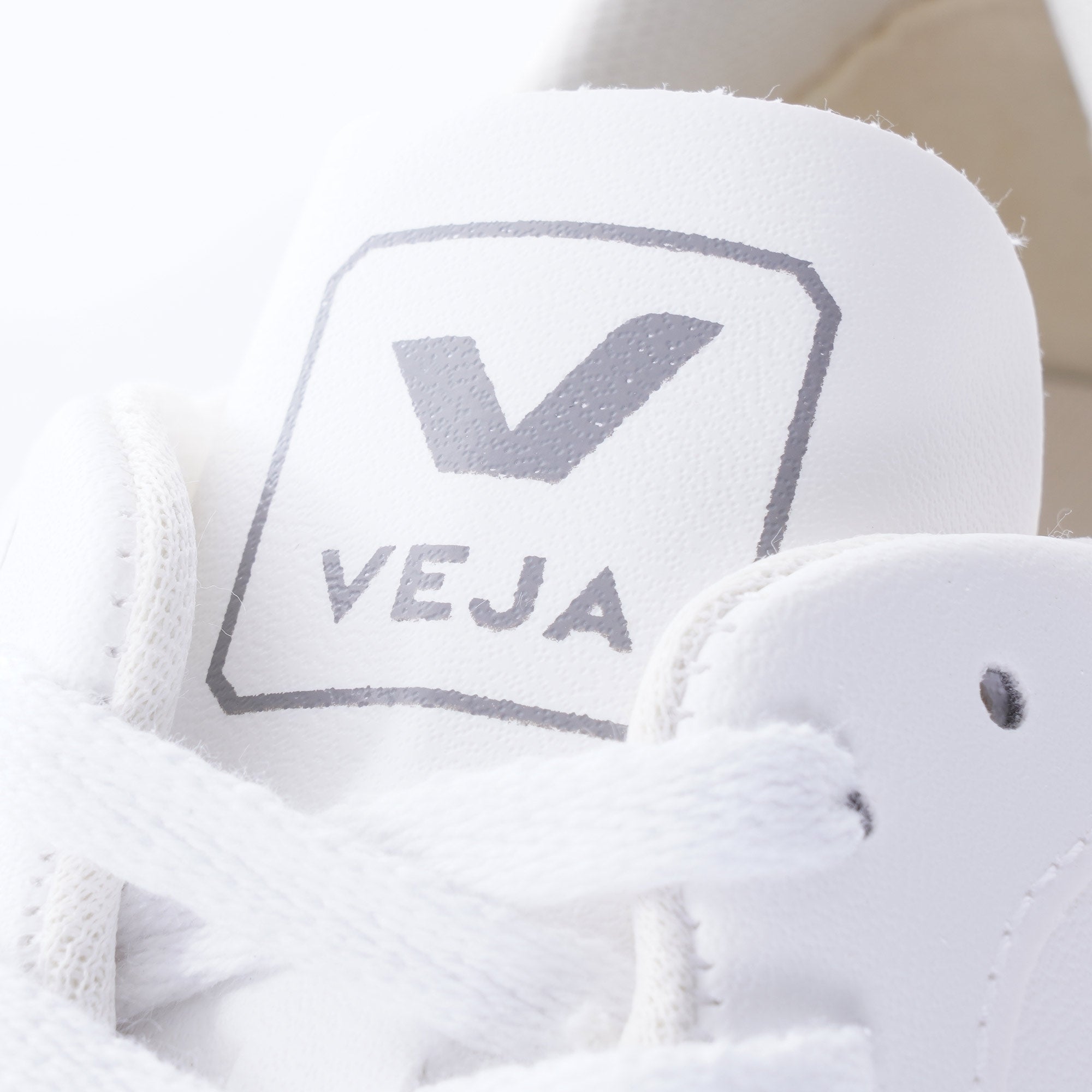 V-10 CWL - Full White/Natural