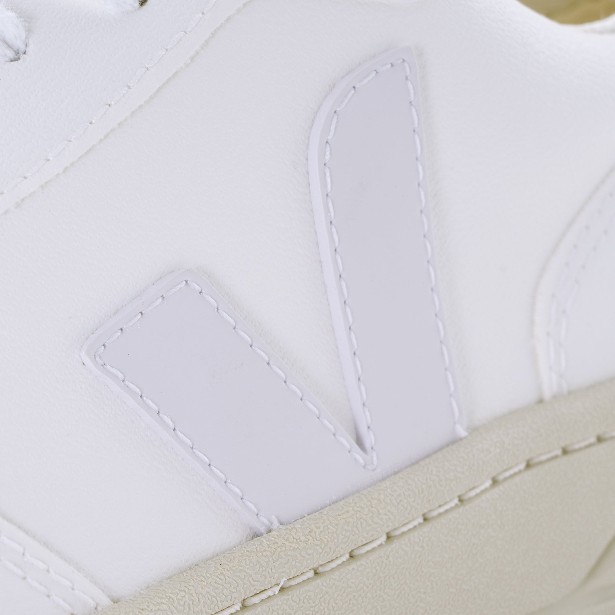 V-10 CWL - Full White/Natural