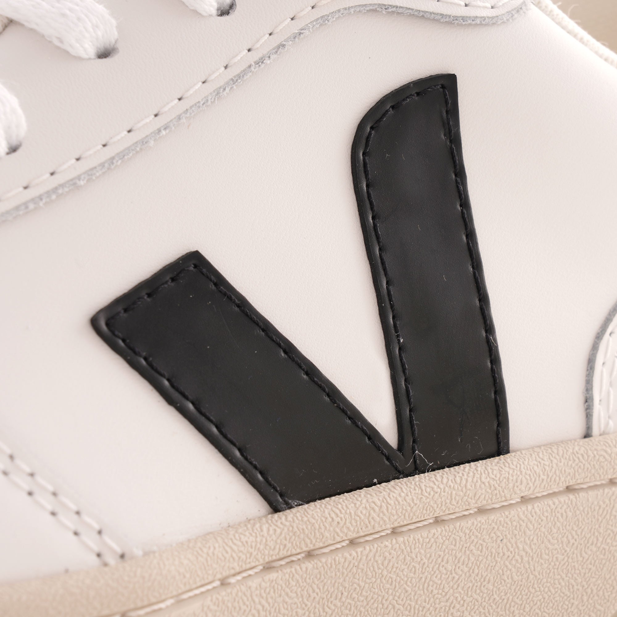 V-10 Leather - White and Black