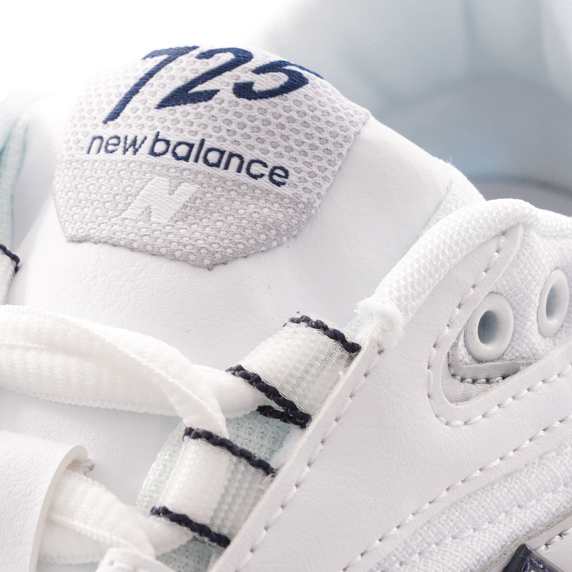 New Balance ML725B - White