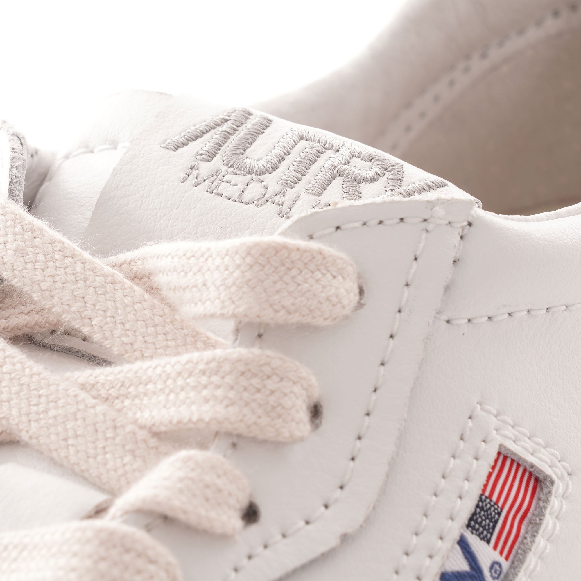 Action Shoes Low All Leather - White/Yellow