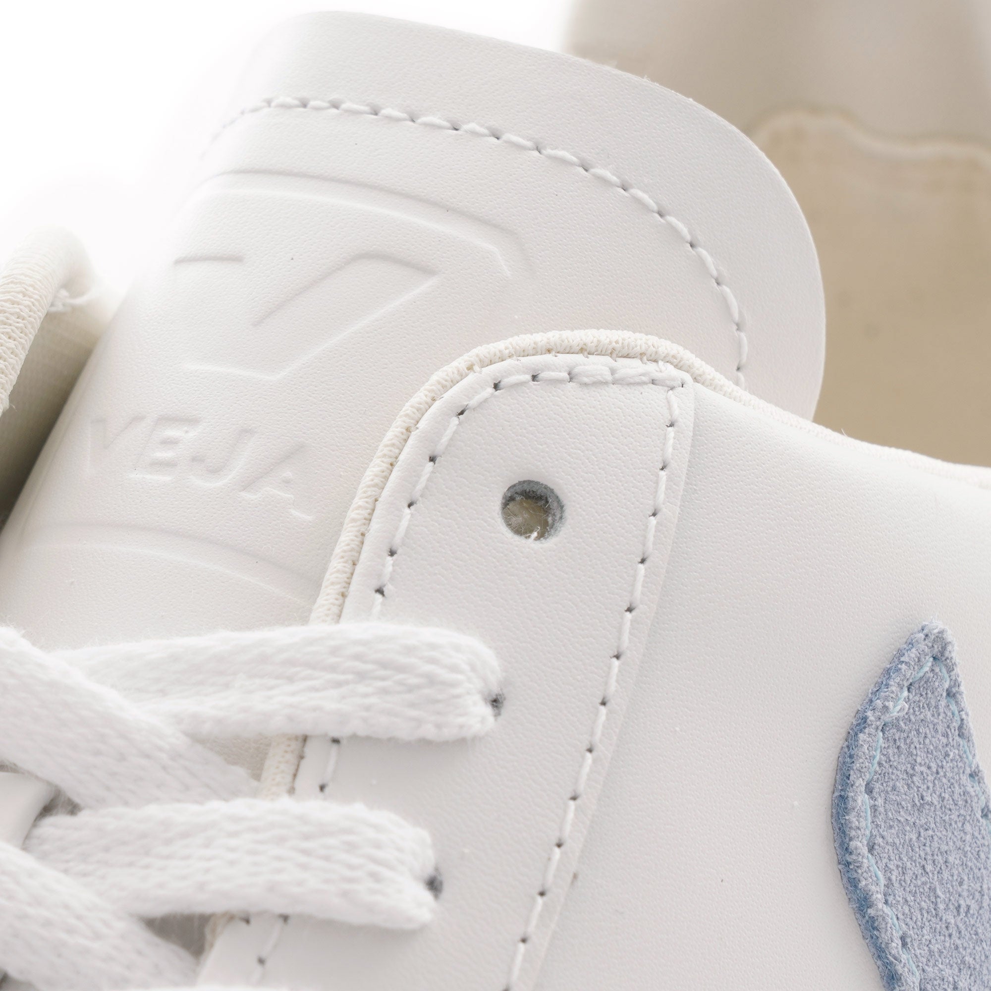 Veja Womens V-12 Leather - Extra White/Steel Blue