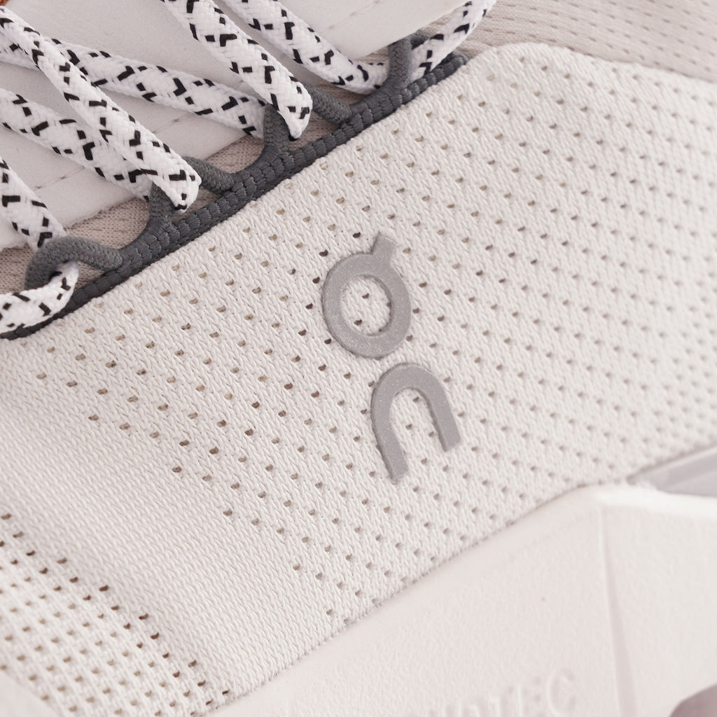 On Running Cloudnova - White/Pearl