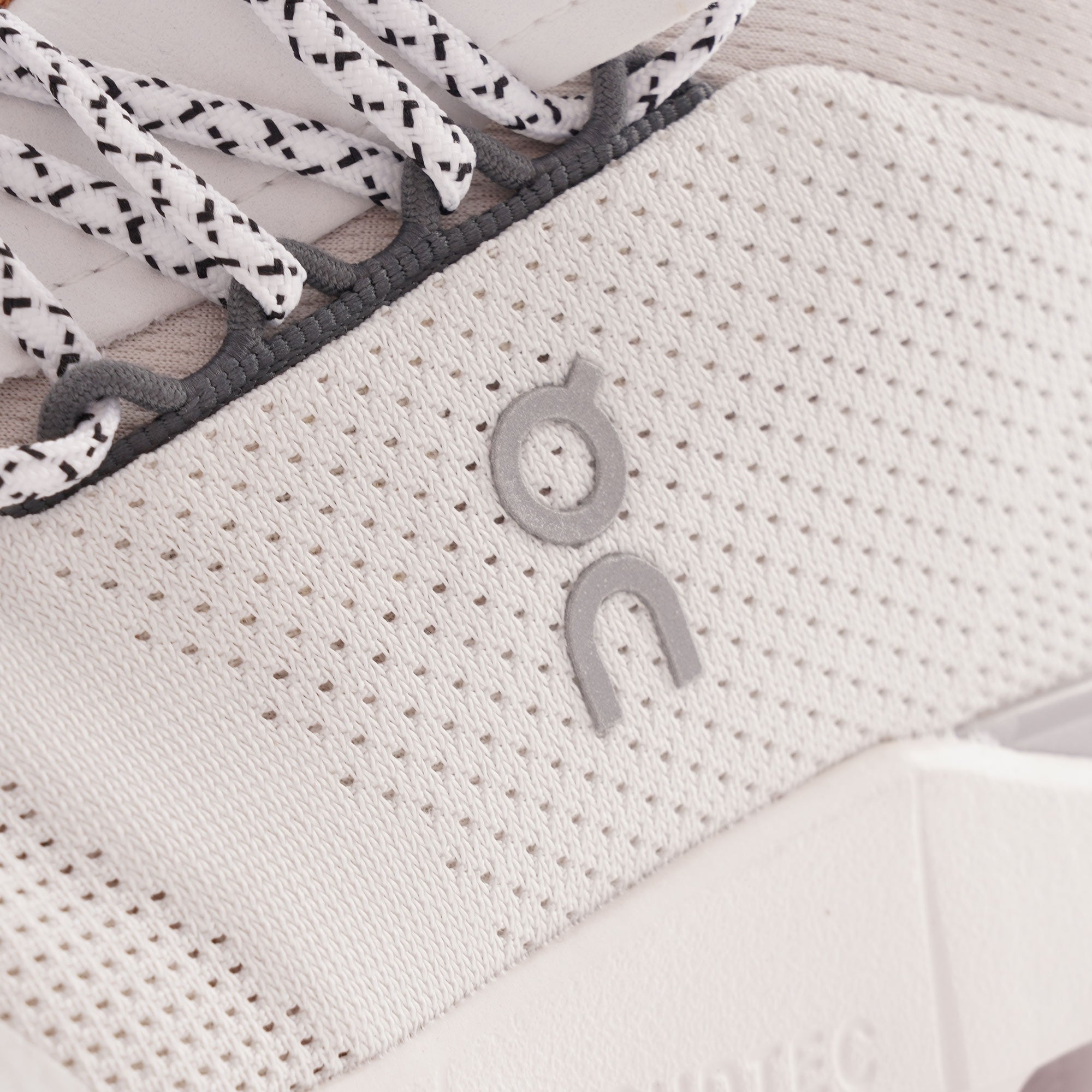 On Running Cloudnova - White/Pearl