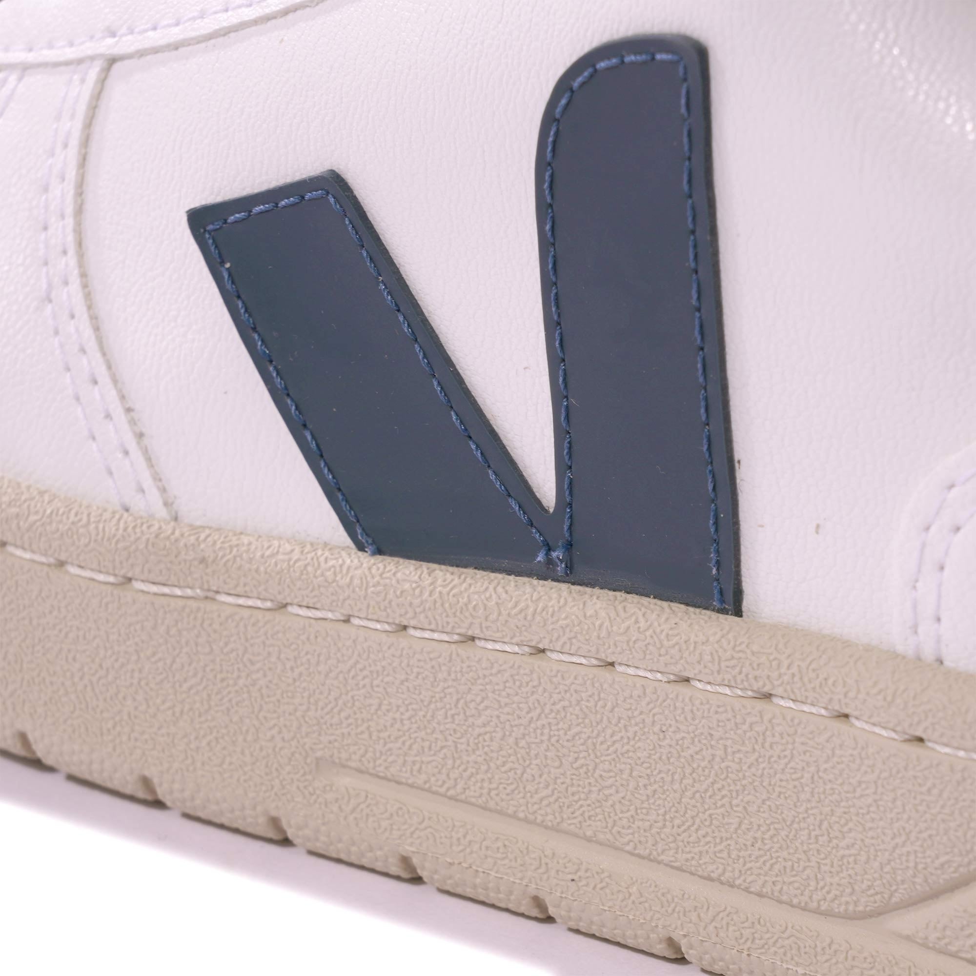 Veja V-10 CWL - White/California