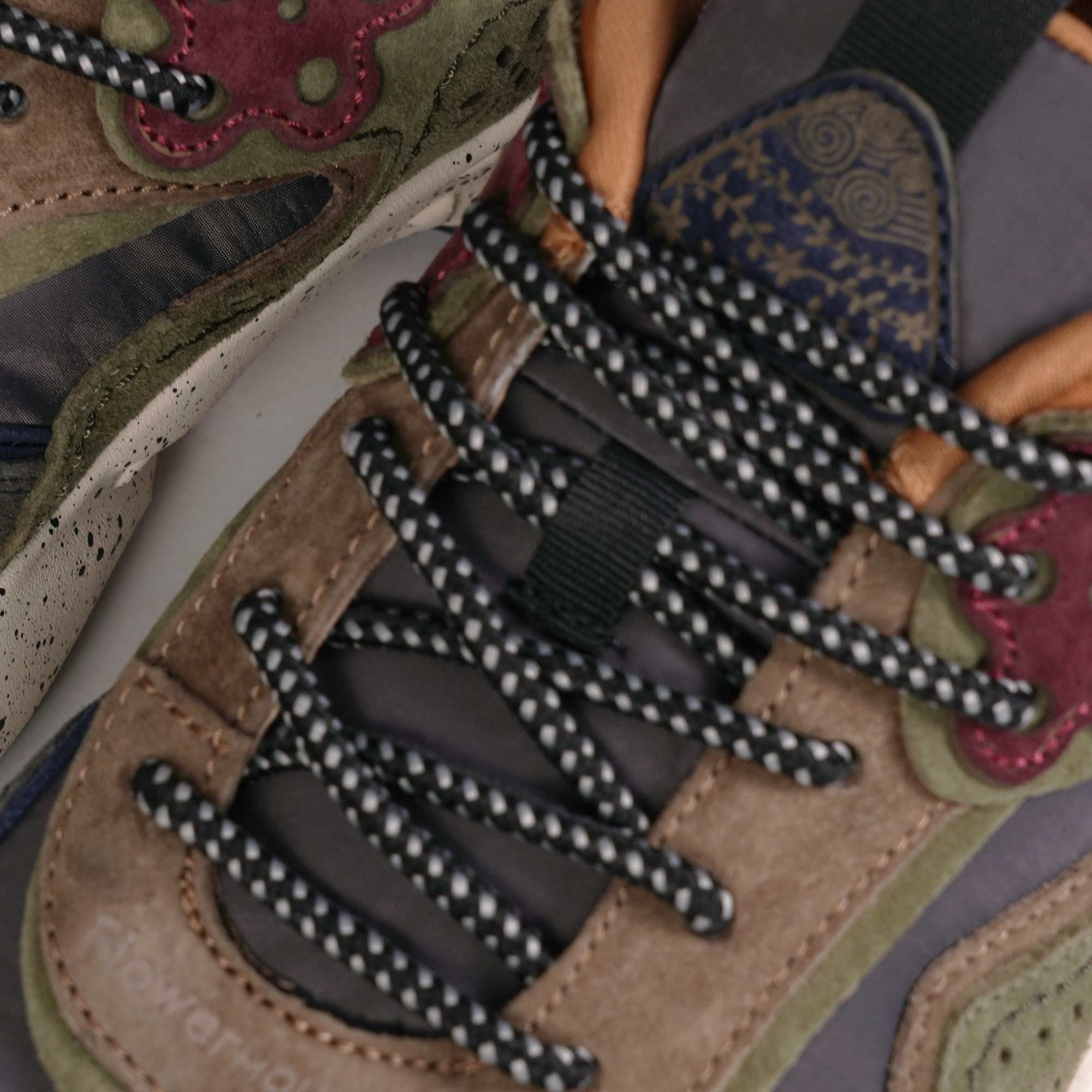 Flower Mountain Kotetsu - Anthracite Military Brown