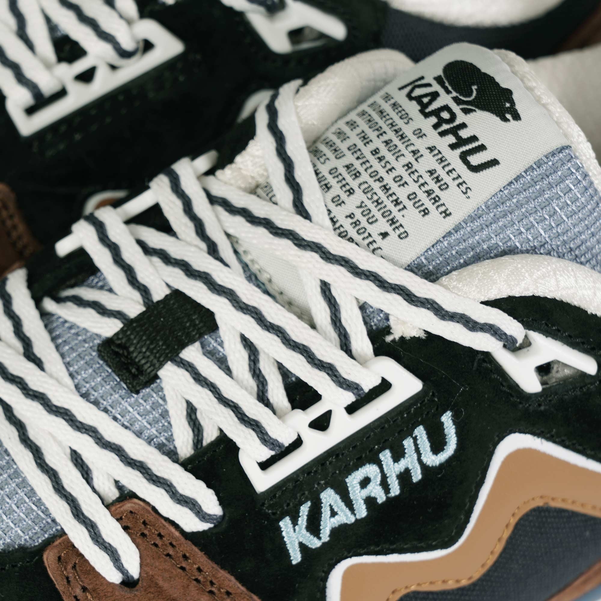 Karhu Synchron Classic "Trees Of Finland" Pack - Aztec/Brown Sugar