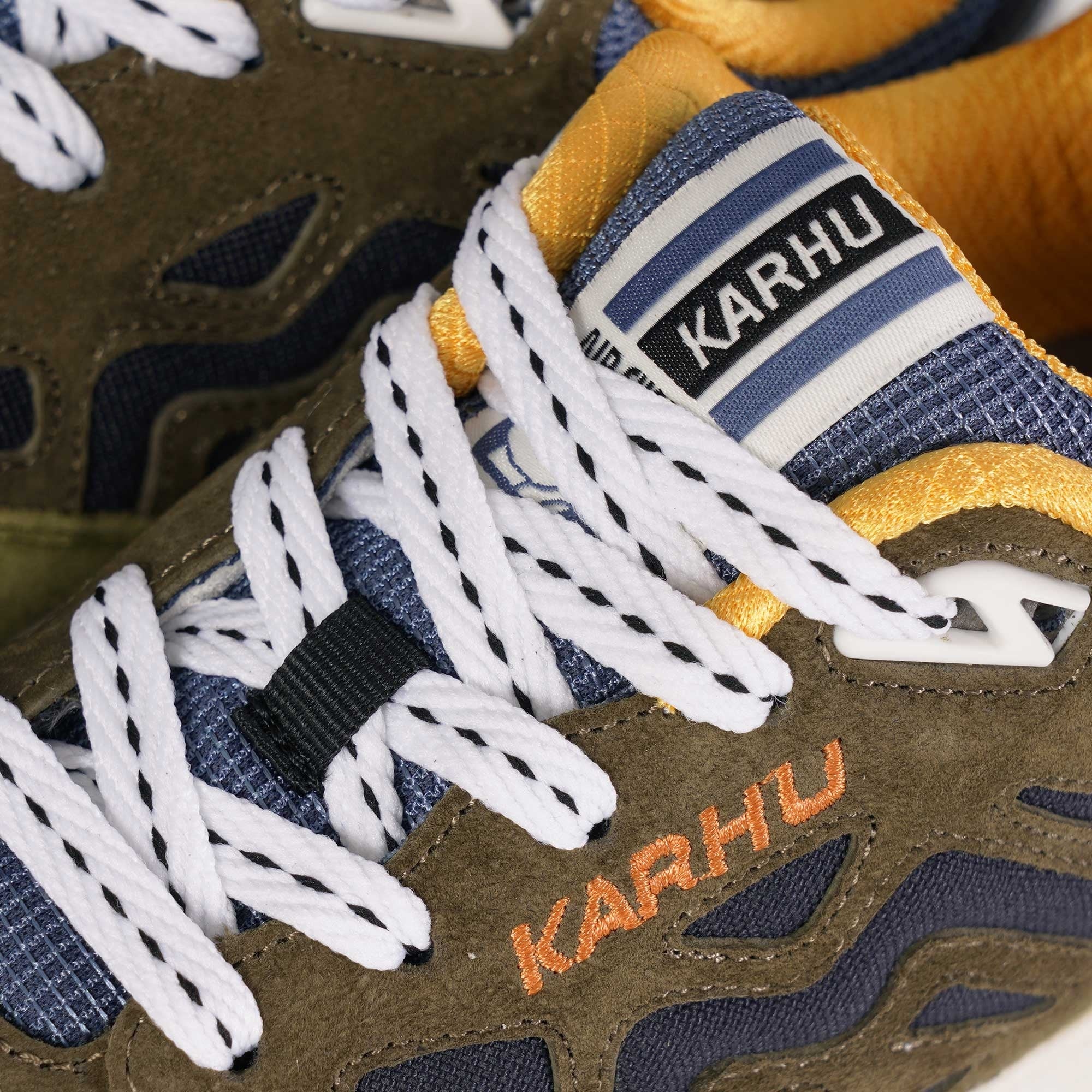 Karhu Legacy 96 "Trees Of Finland" Pack - Green Moss/India Ink