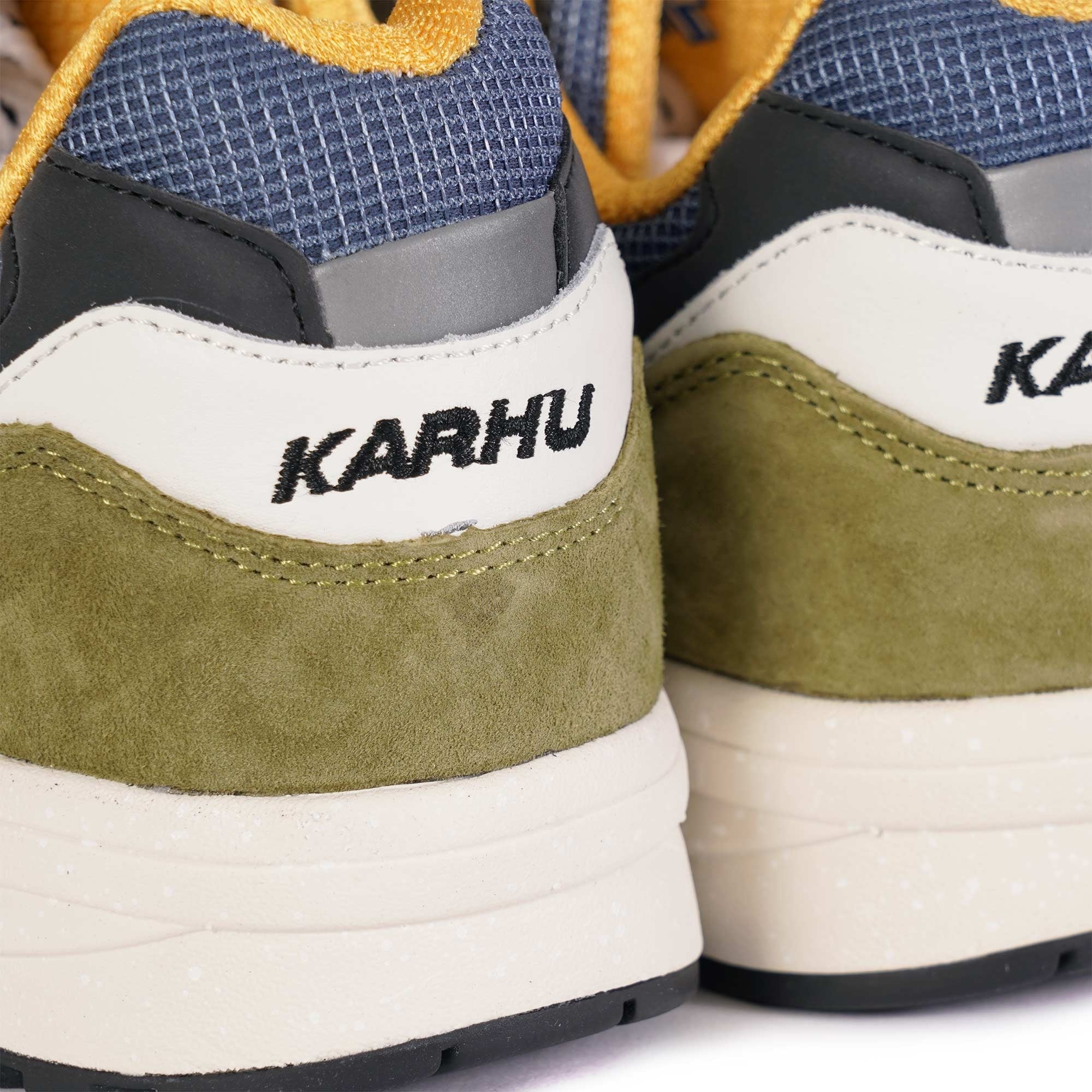 Karhu Legacy 96 "Trees Of Finland" Pack - Green Moss/India Ink