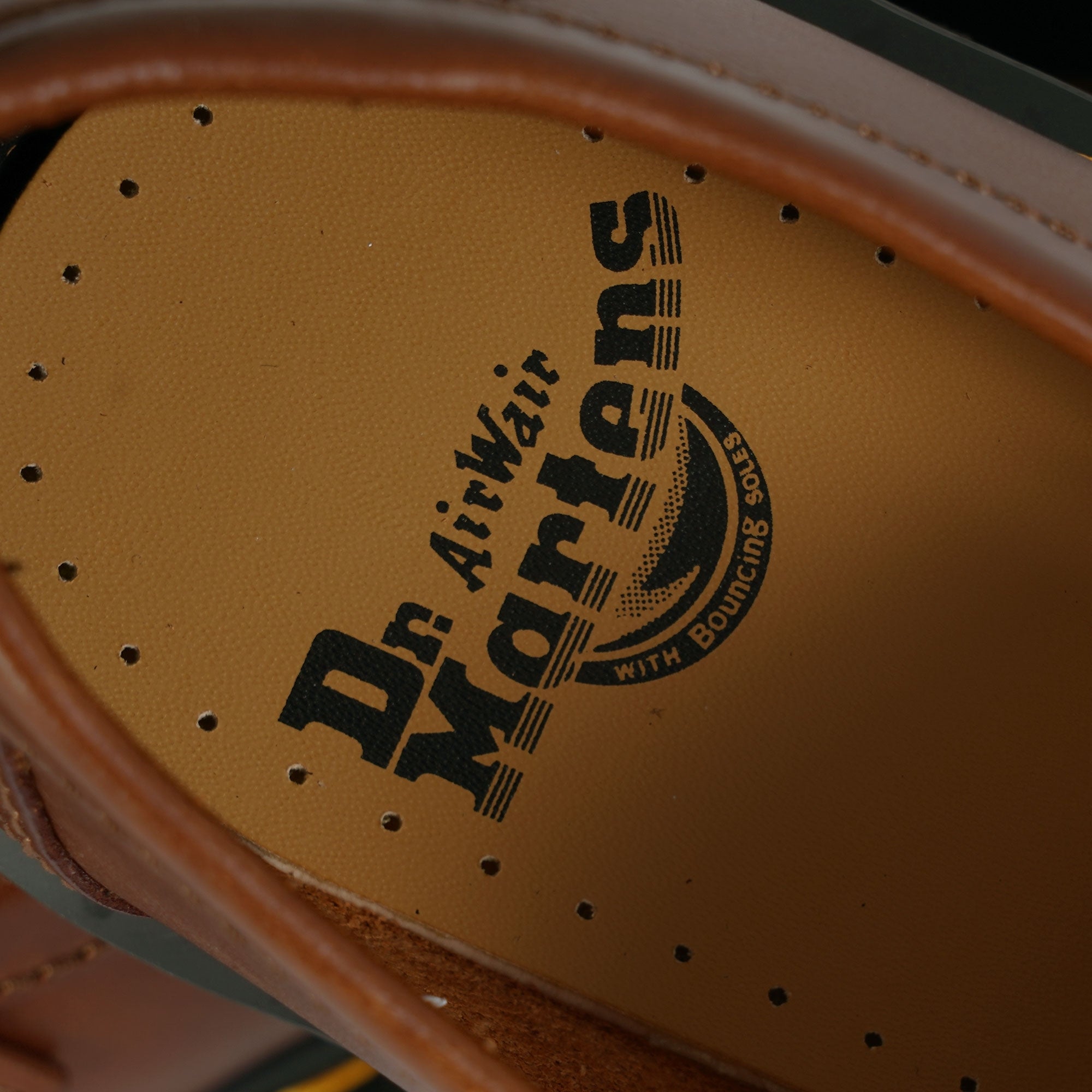 Dr. Martens Made In England Adrian Cambridge - Tan