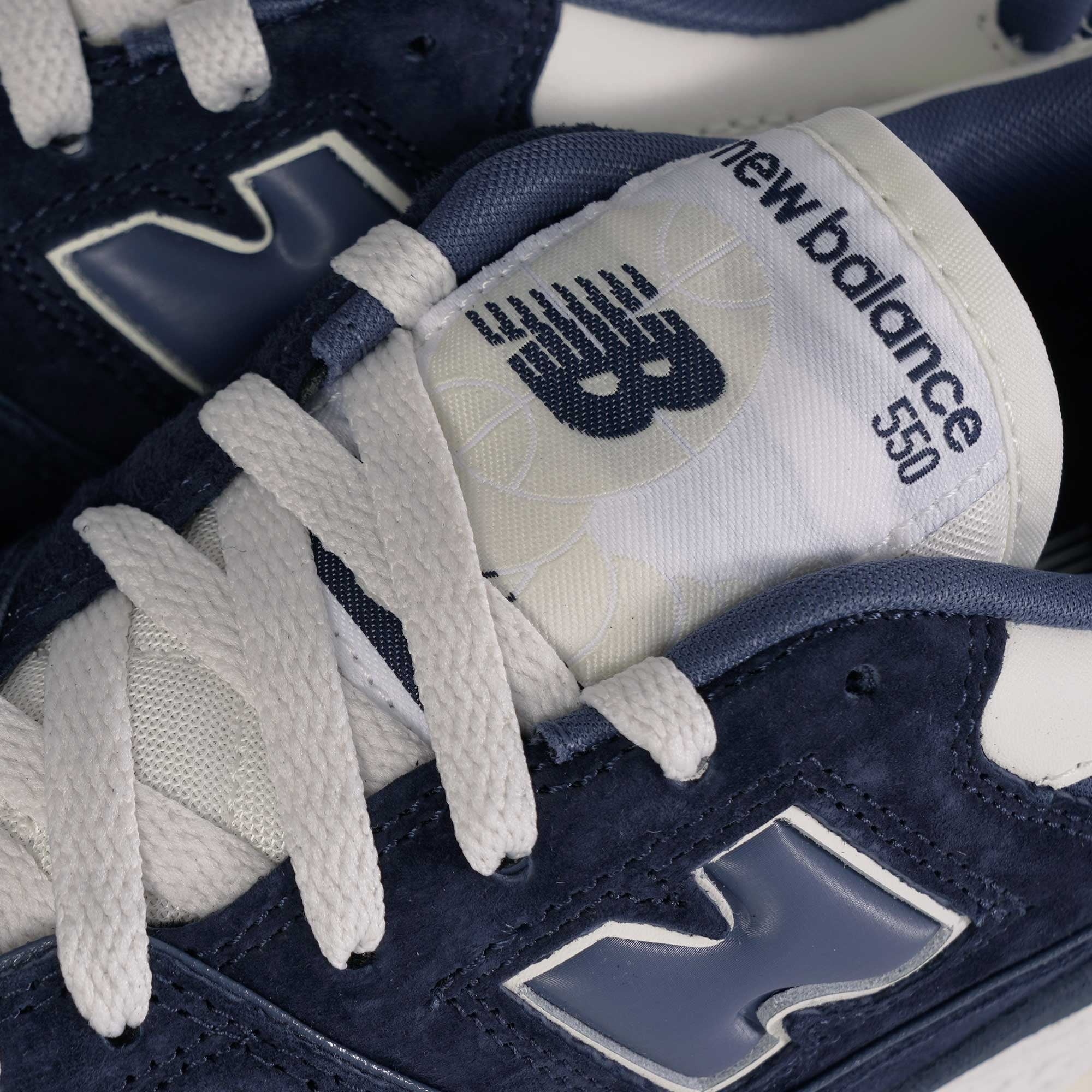 550 Suede - Navy