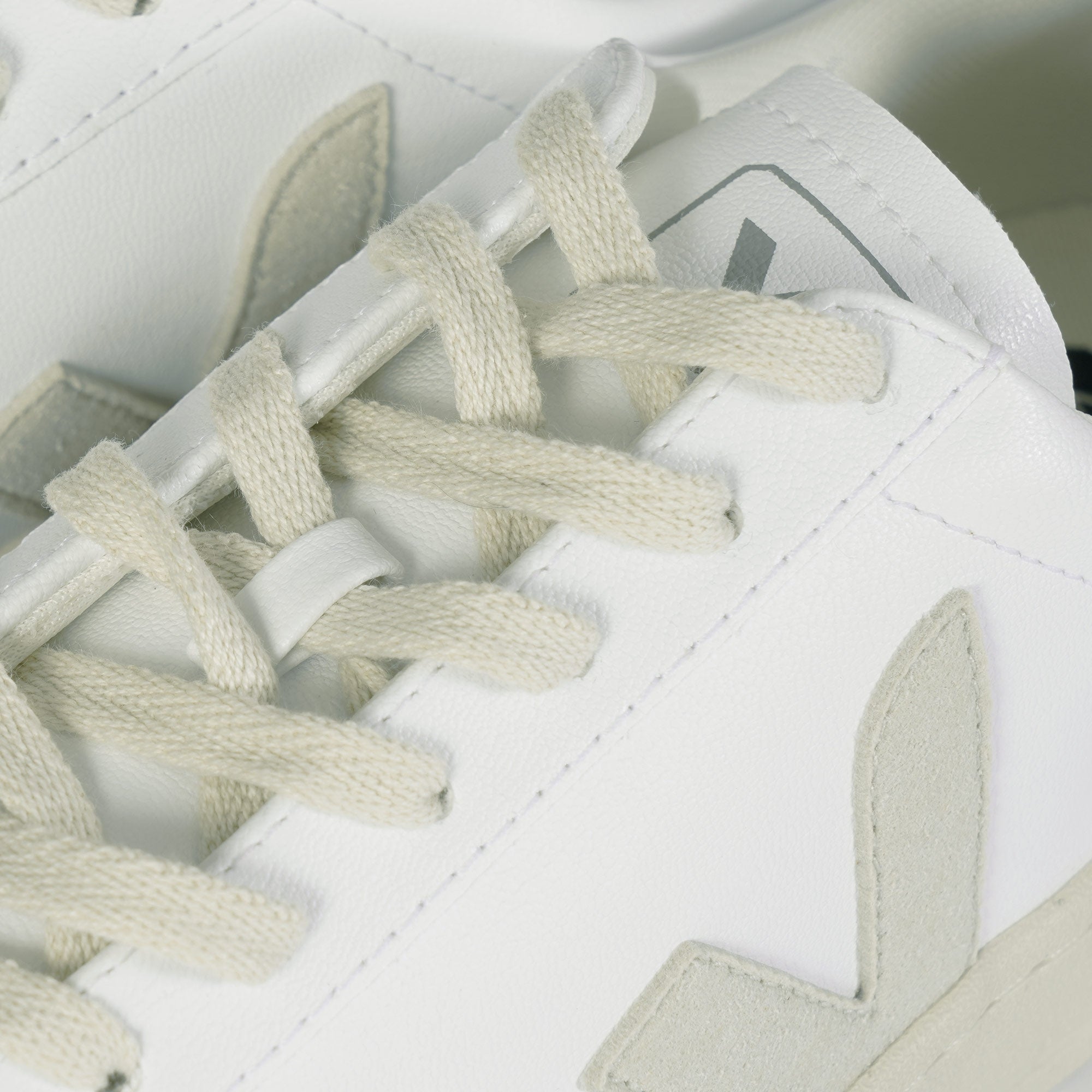 Veja Women's URCA CWL - White/Natural