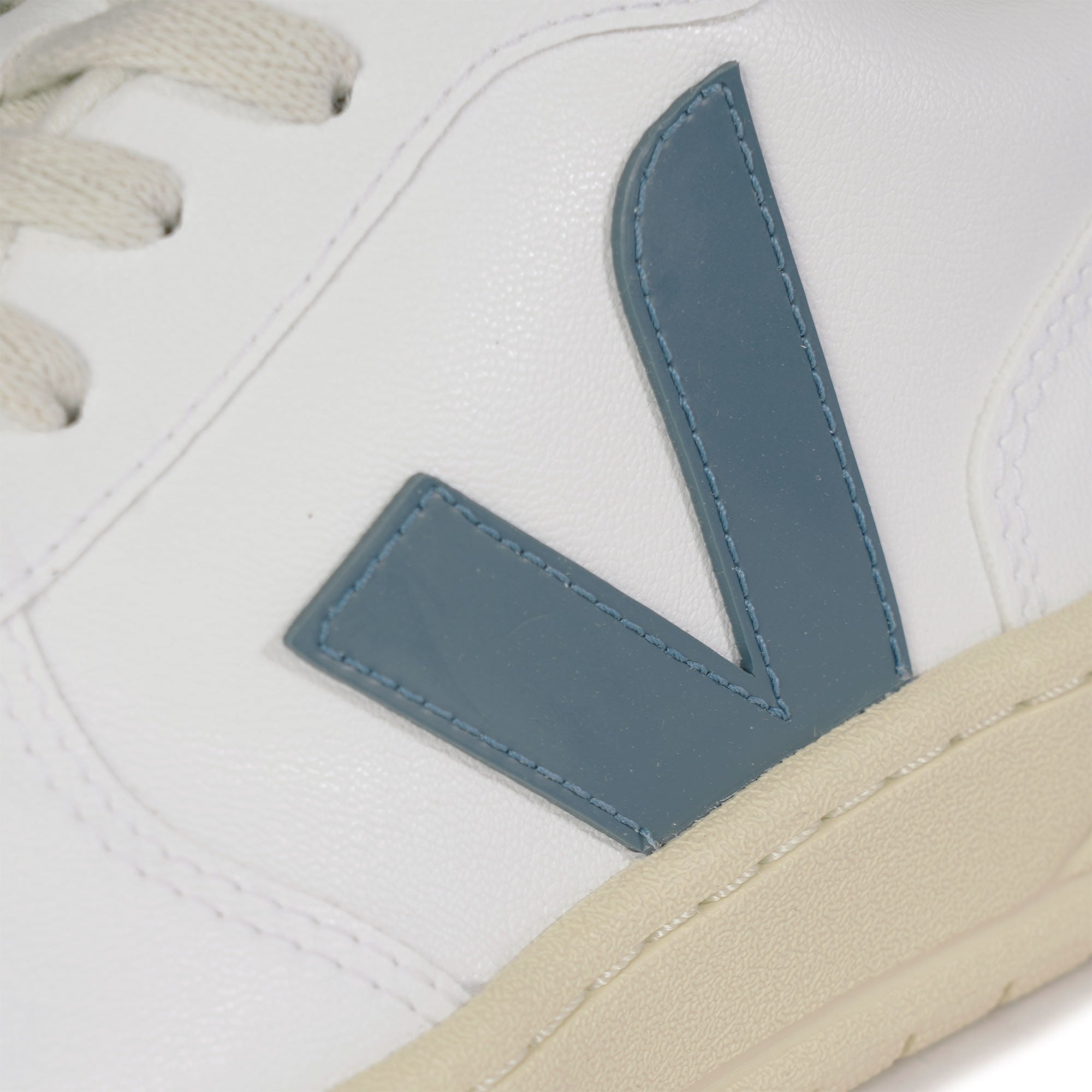 Veja V-10 CWL - White/California