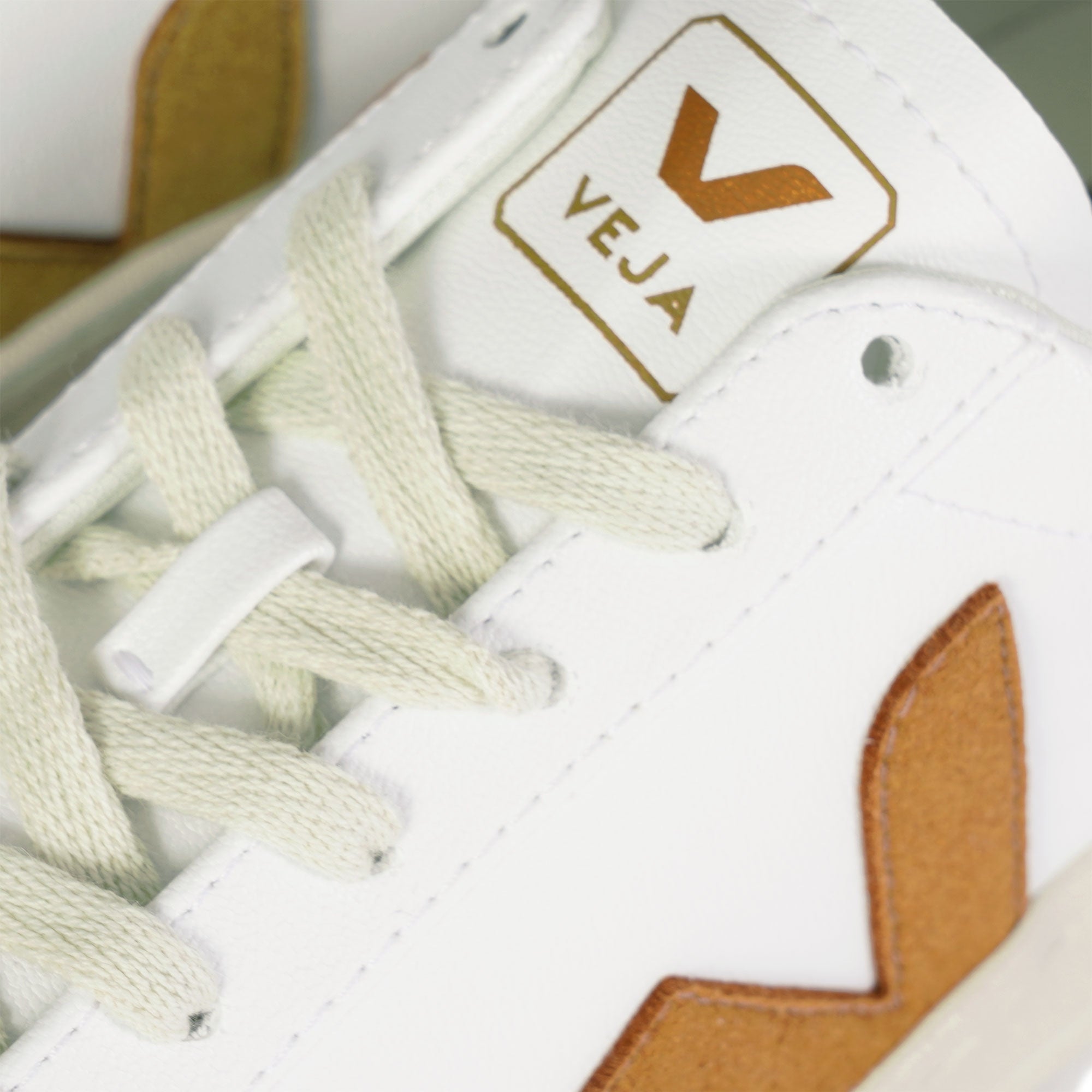Veja Women's URCA CWL - White/Camel