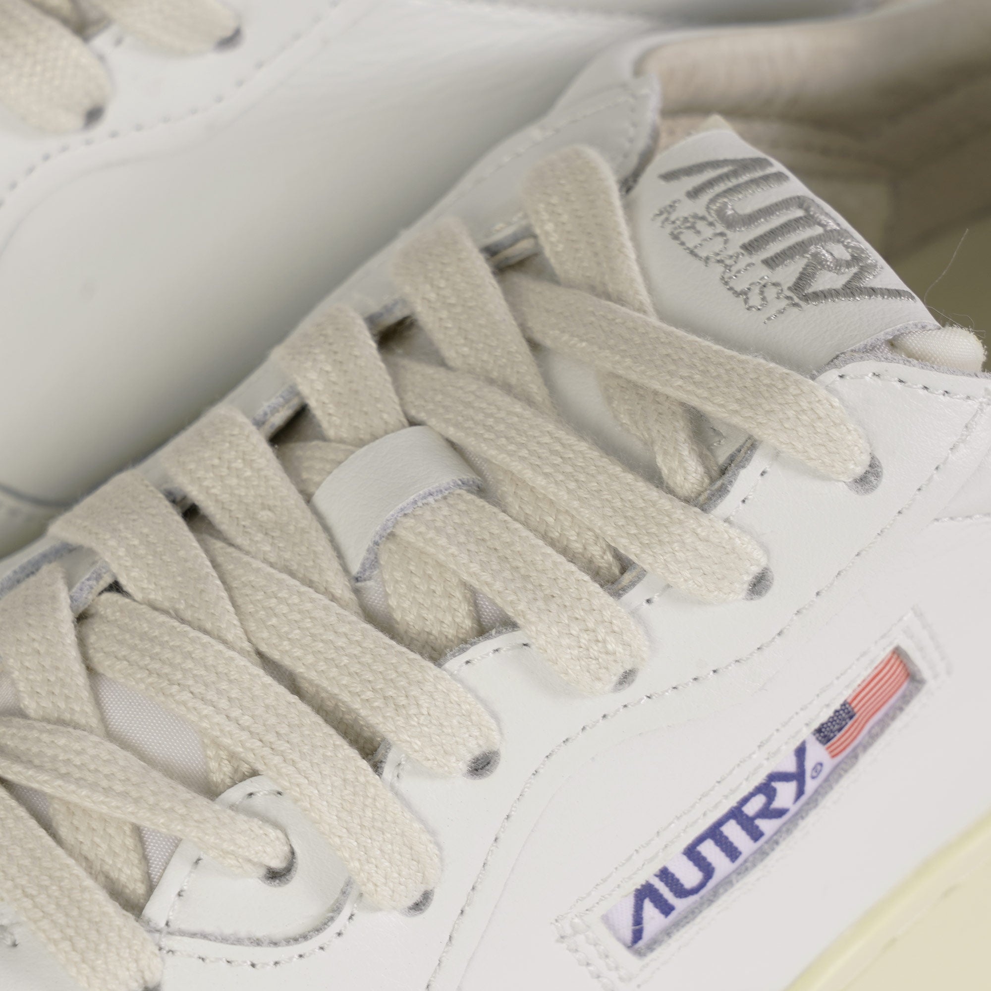 Medalist Low Sneakers - White/Pale Blue