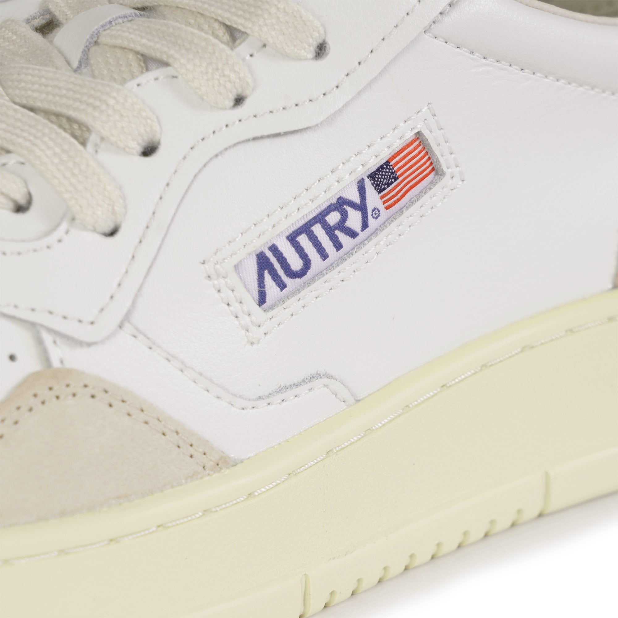 Medalist Low Sneakers - White/Pale Blue