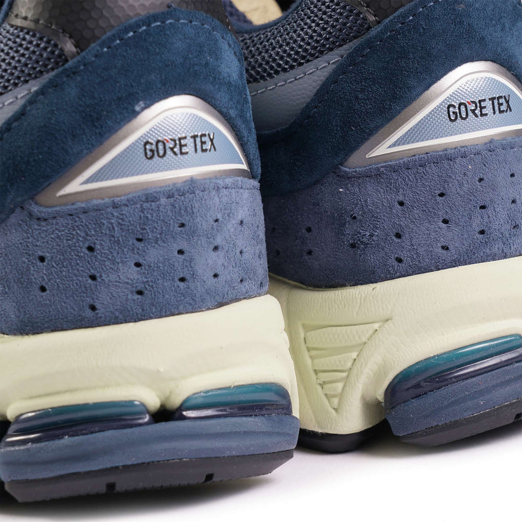 2002R Gore Tex - Navy