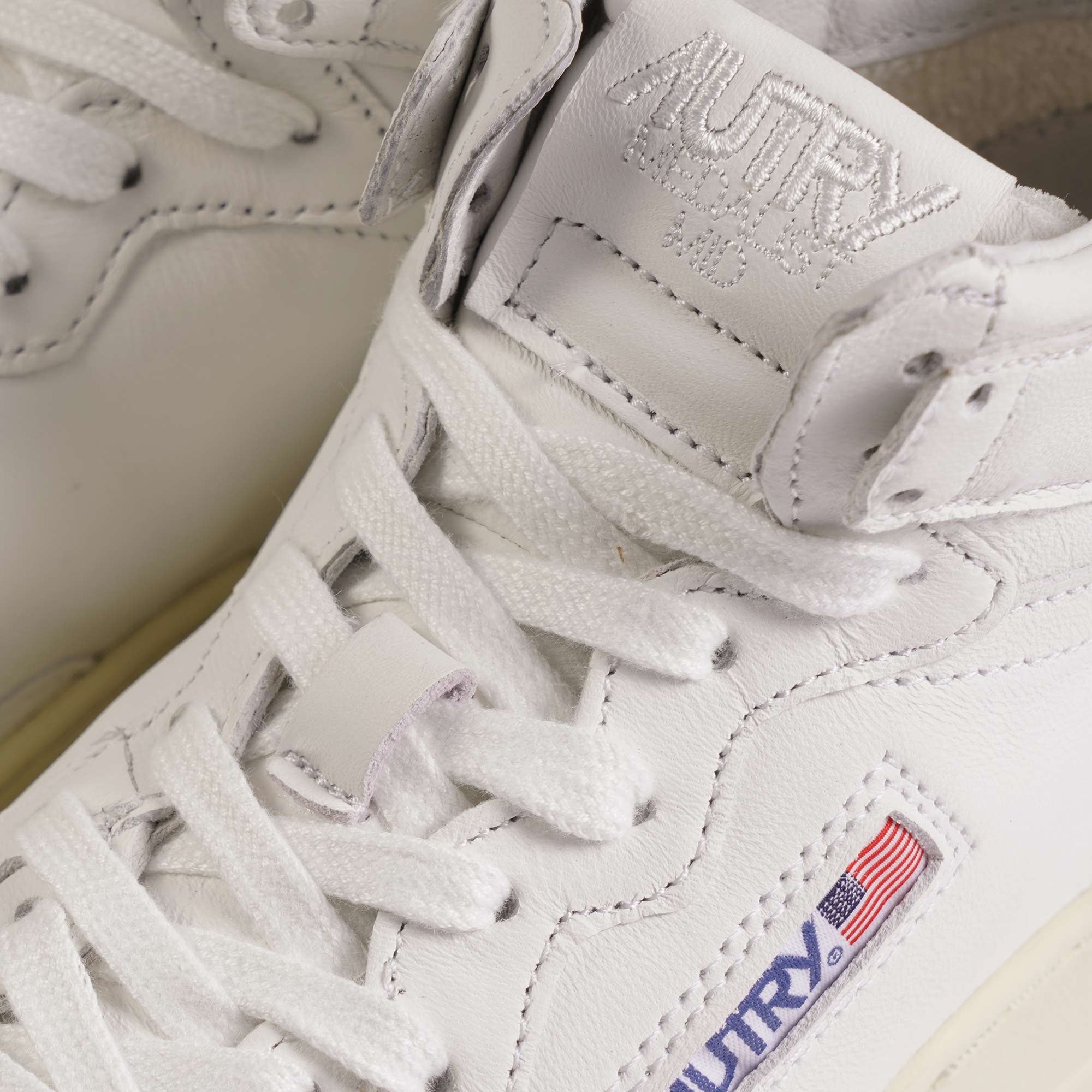 Autry Medalist Mid - White