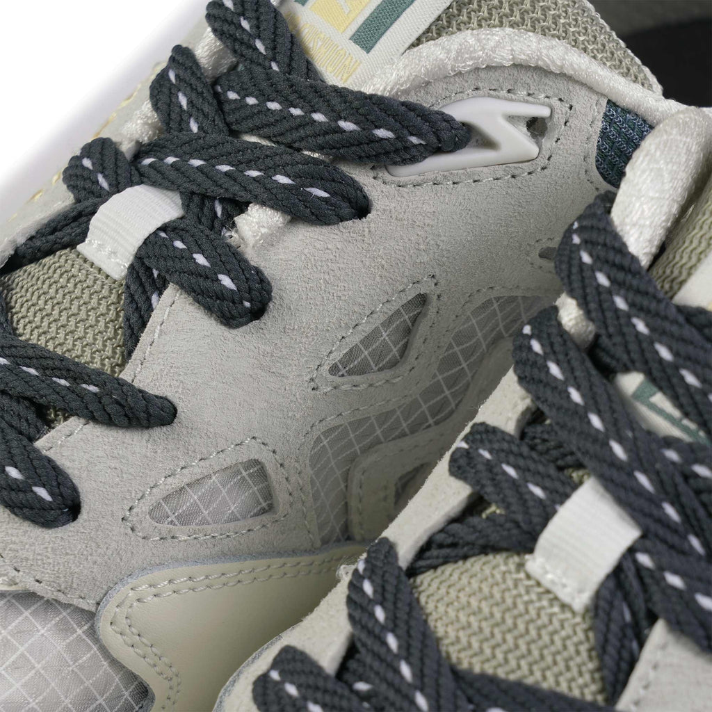Karhu Legacy 96 - Lily White and Transparent