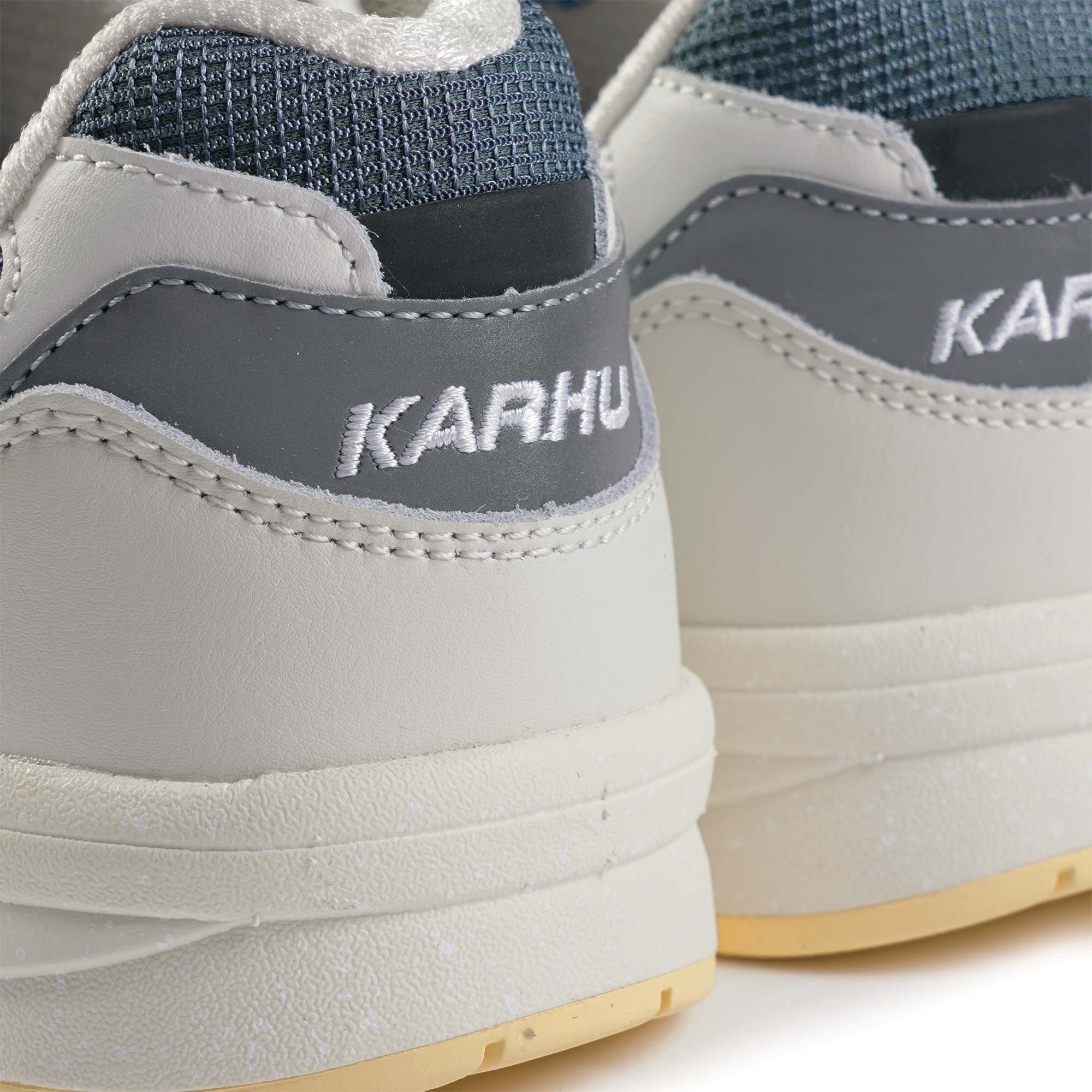 Karhu Legacy 96 - Lily White and Transparent