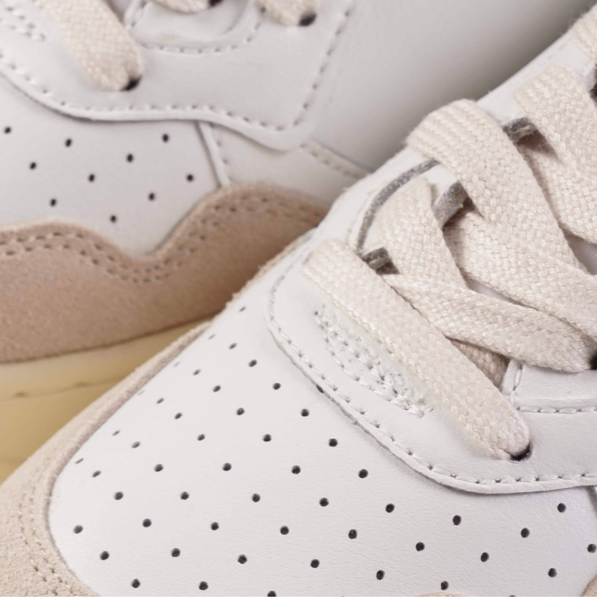 Autry Medalist Low Sneaker - White & Mount