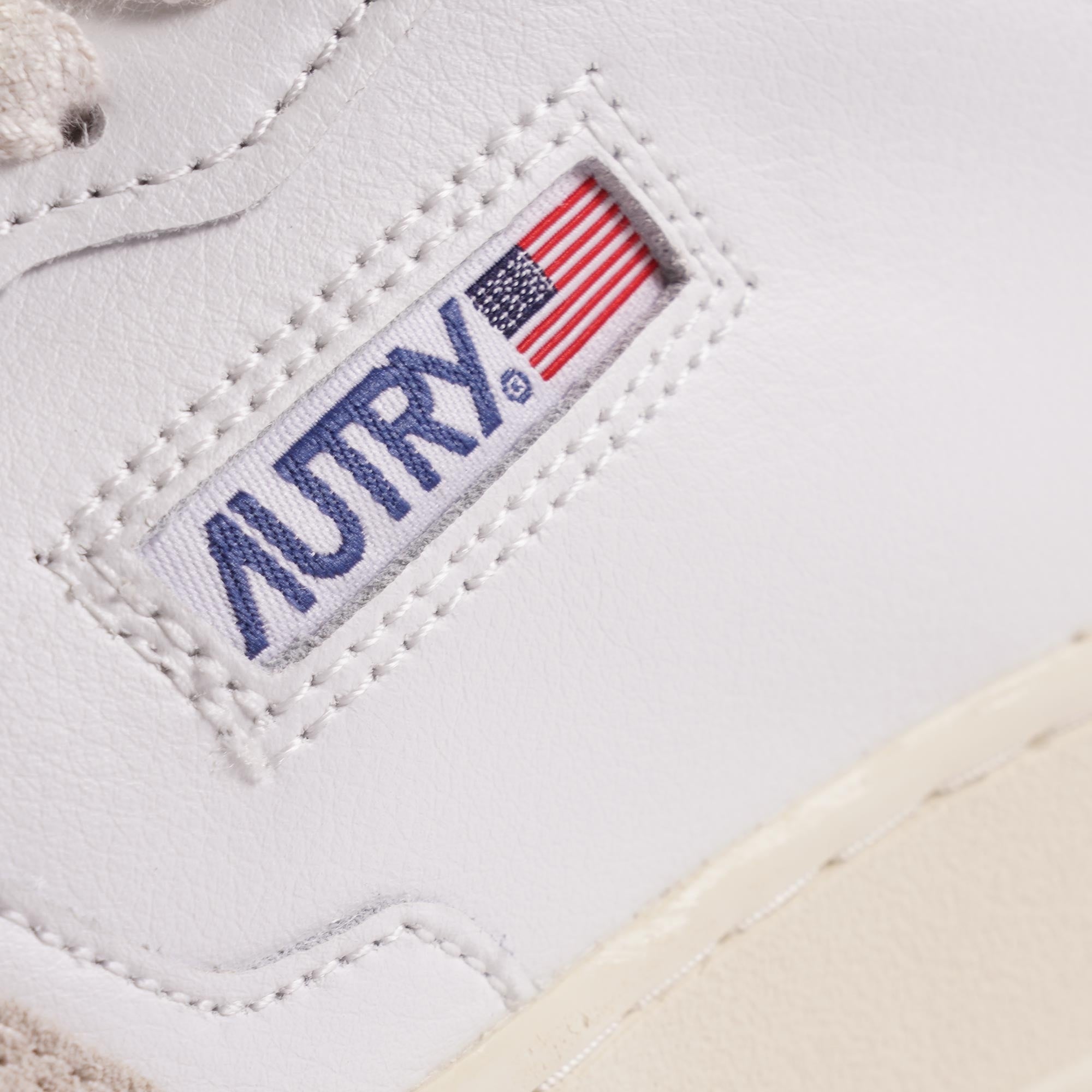 Autry Medalist Low Sneaker - White & Mount