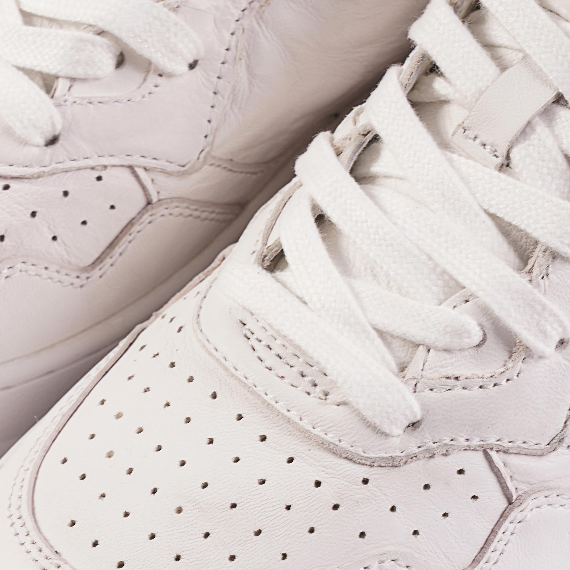 Autry Mid Top Sneakers - White