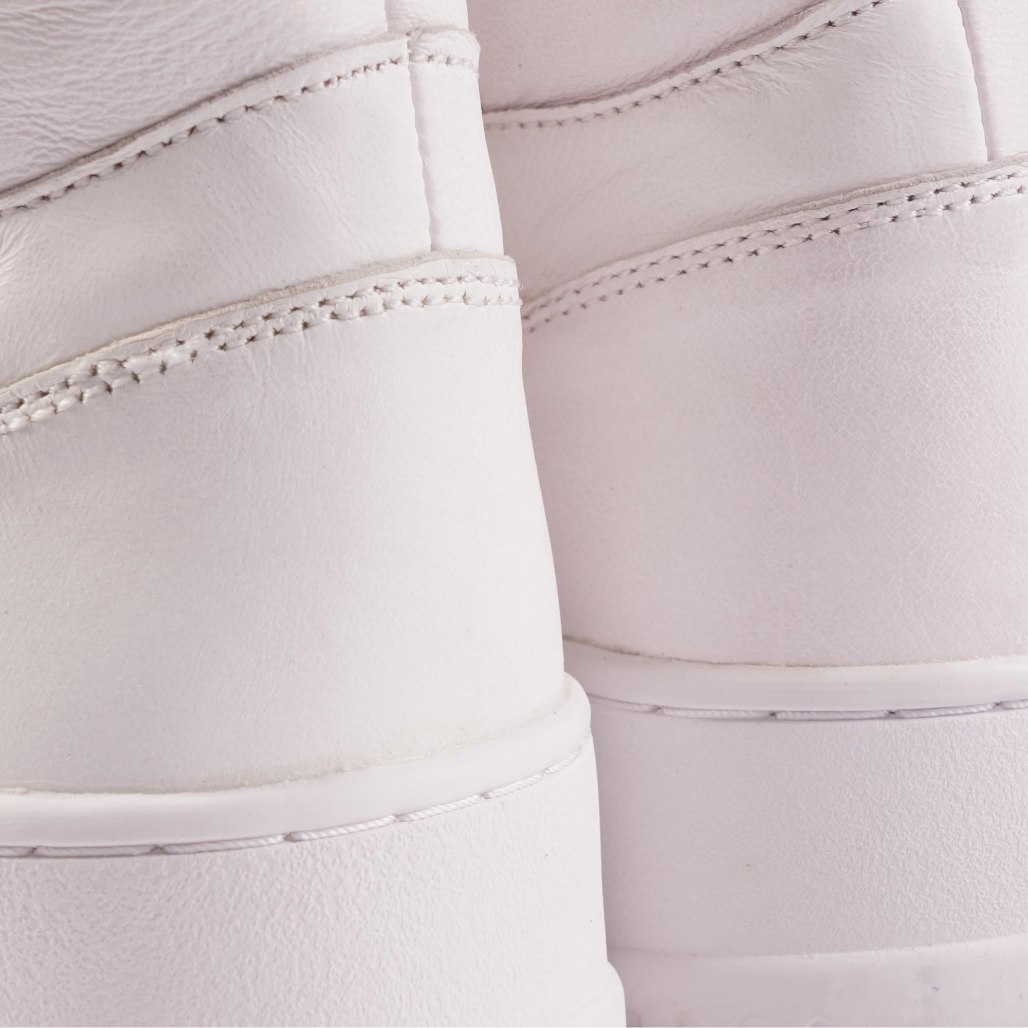 Autry Mid Top Sneakers - White