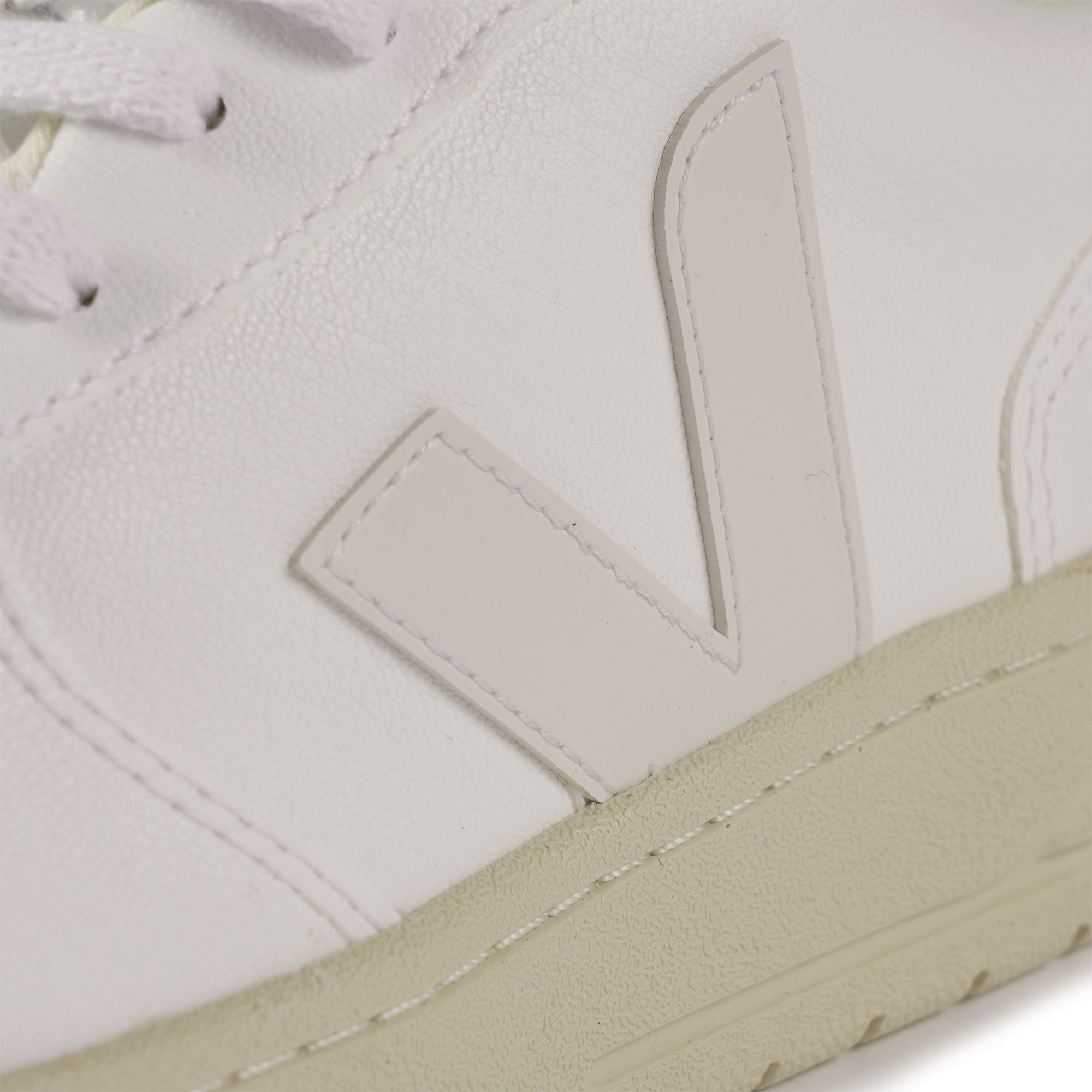Veja Womens V-10 CWL - White