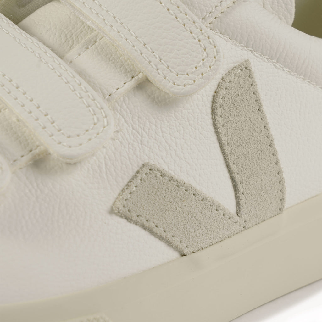 Veja Womens Recife Logo Chromefree Leather - White