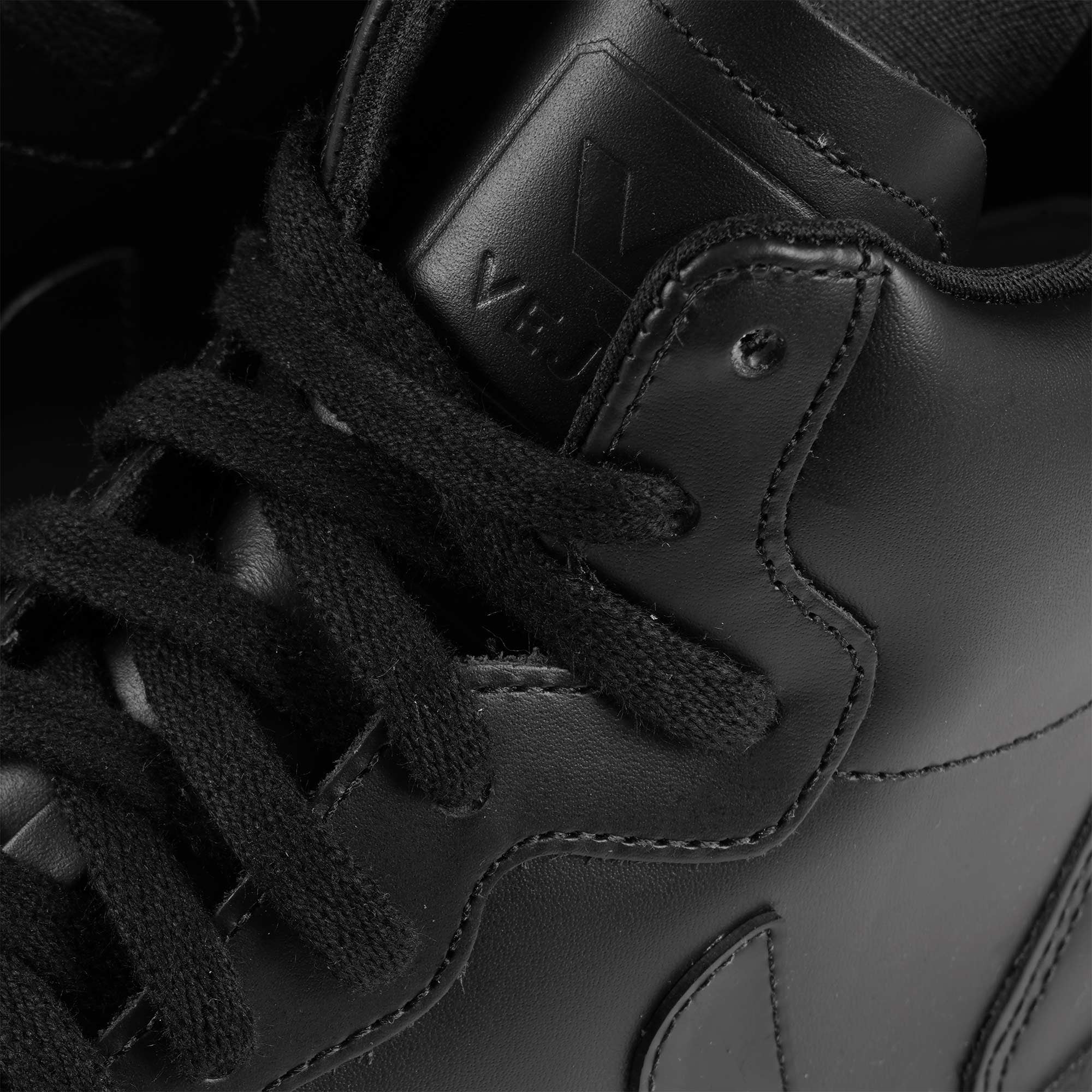 Veja V-15 Leather - Full Black