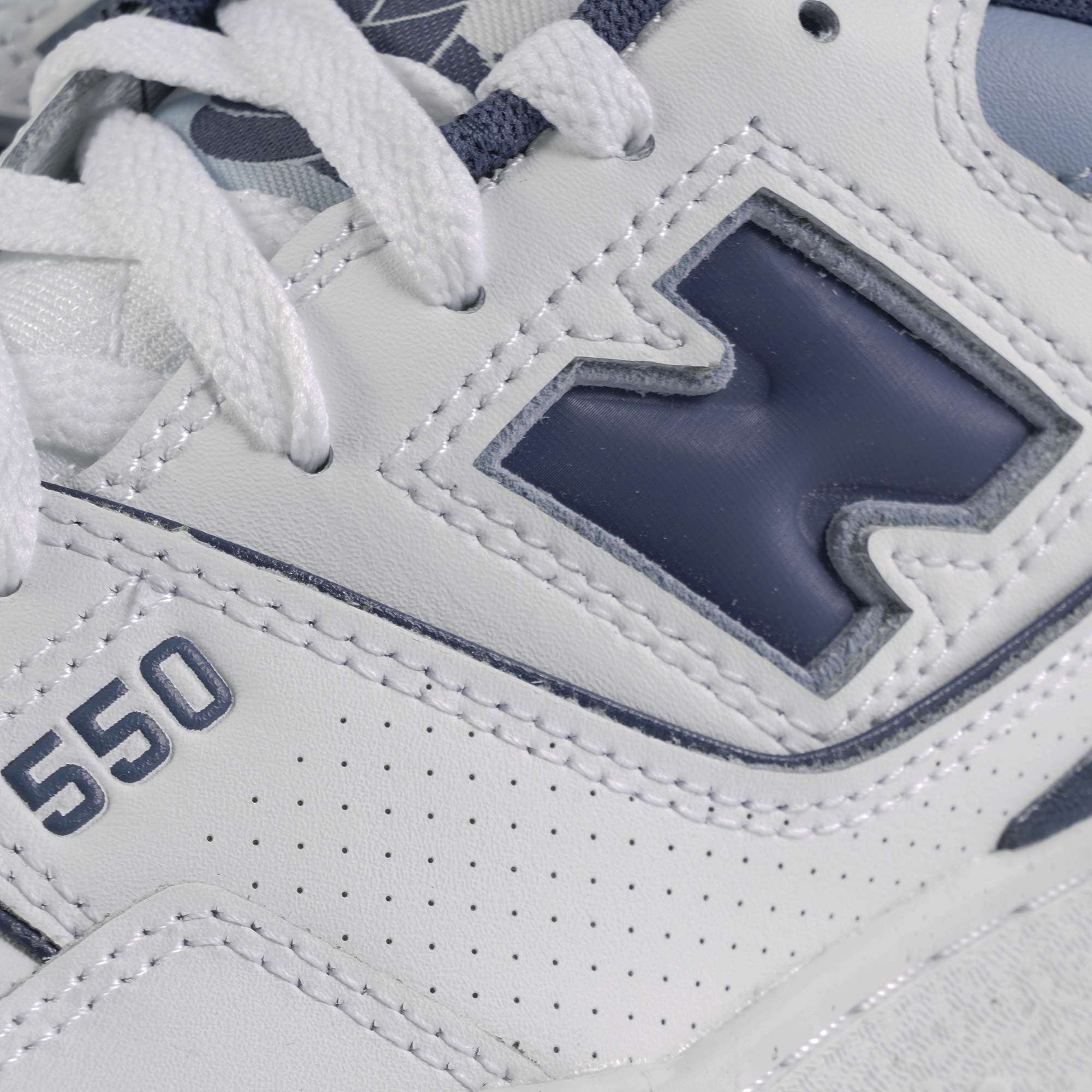 Women's 550 - White and Blue