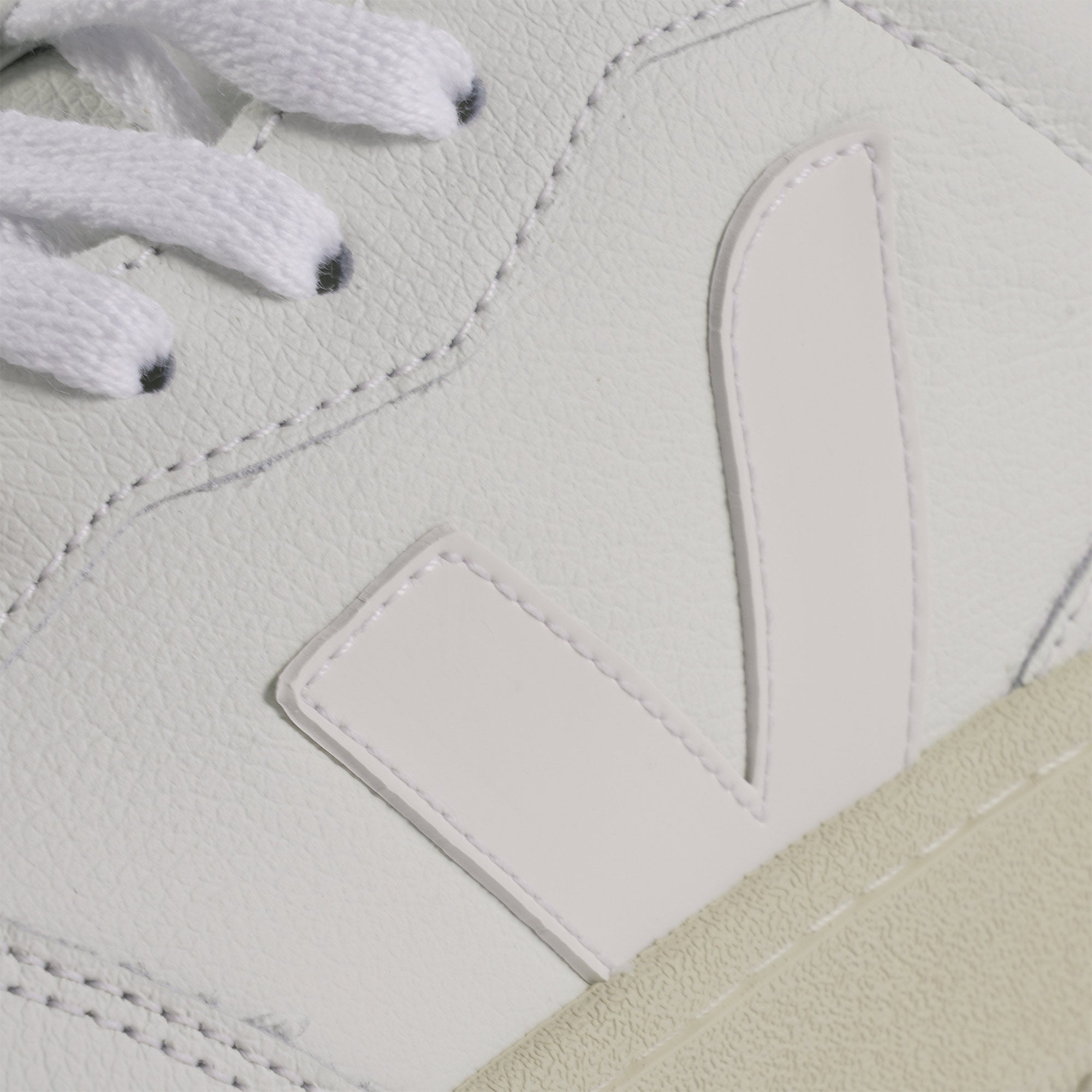 Veja V-90 O.T Leather - Extra White