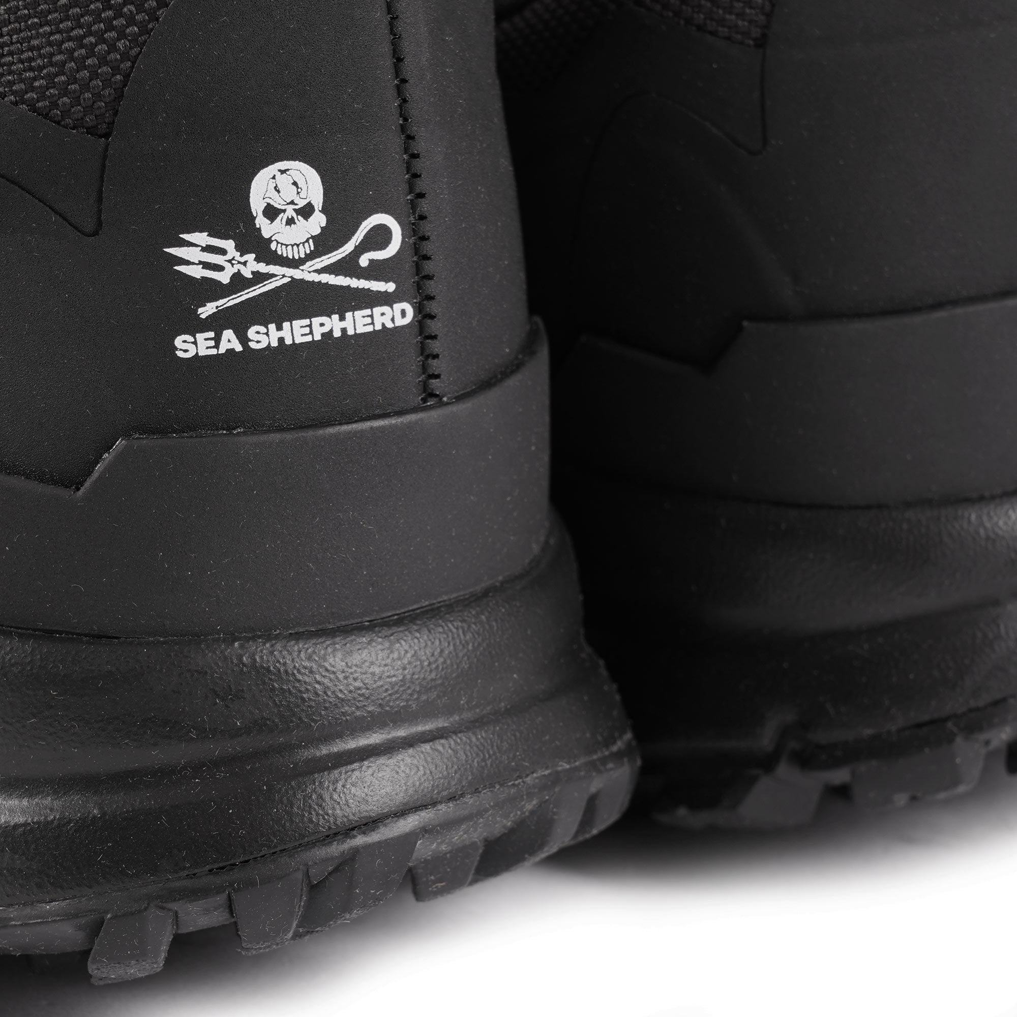 Veja x Sea Shepherd Fitz Roy FS Trek Shell - Black