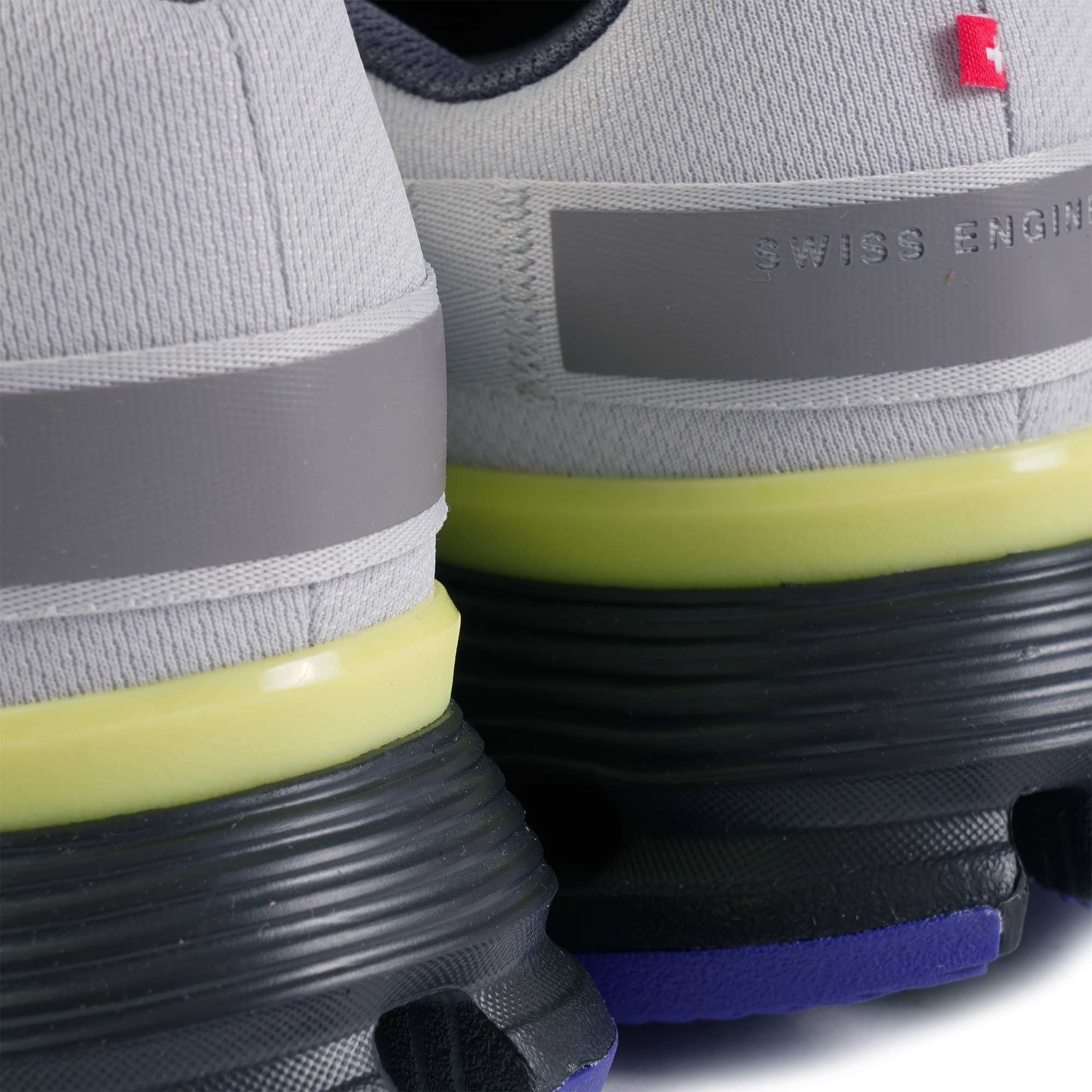 Cloudnova Form - Glacier and Zest