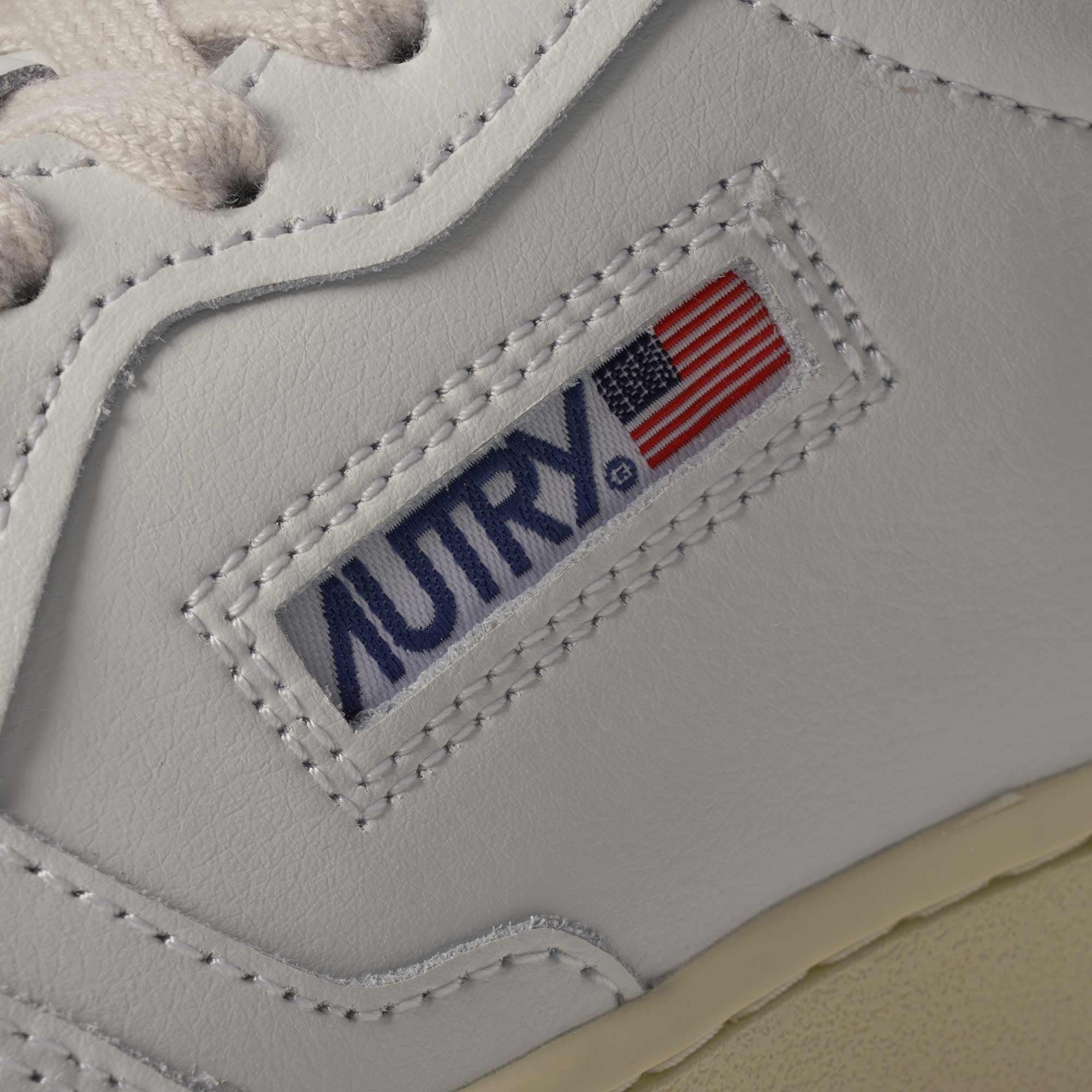 Autry Womens Medalist Low Sneaker - White and Green